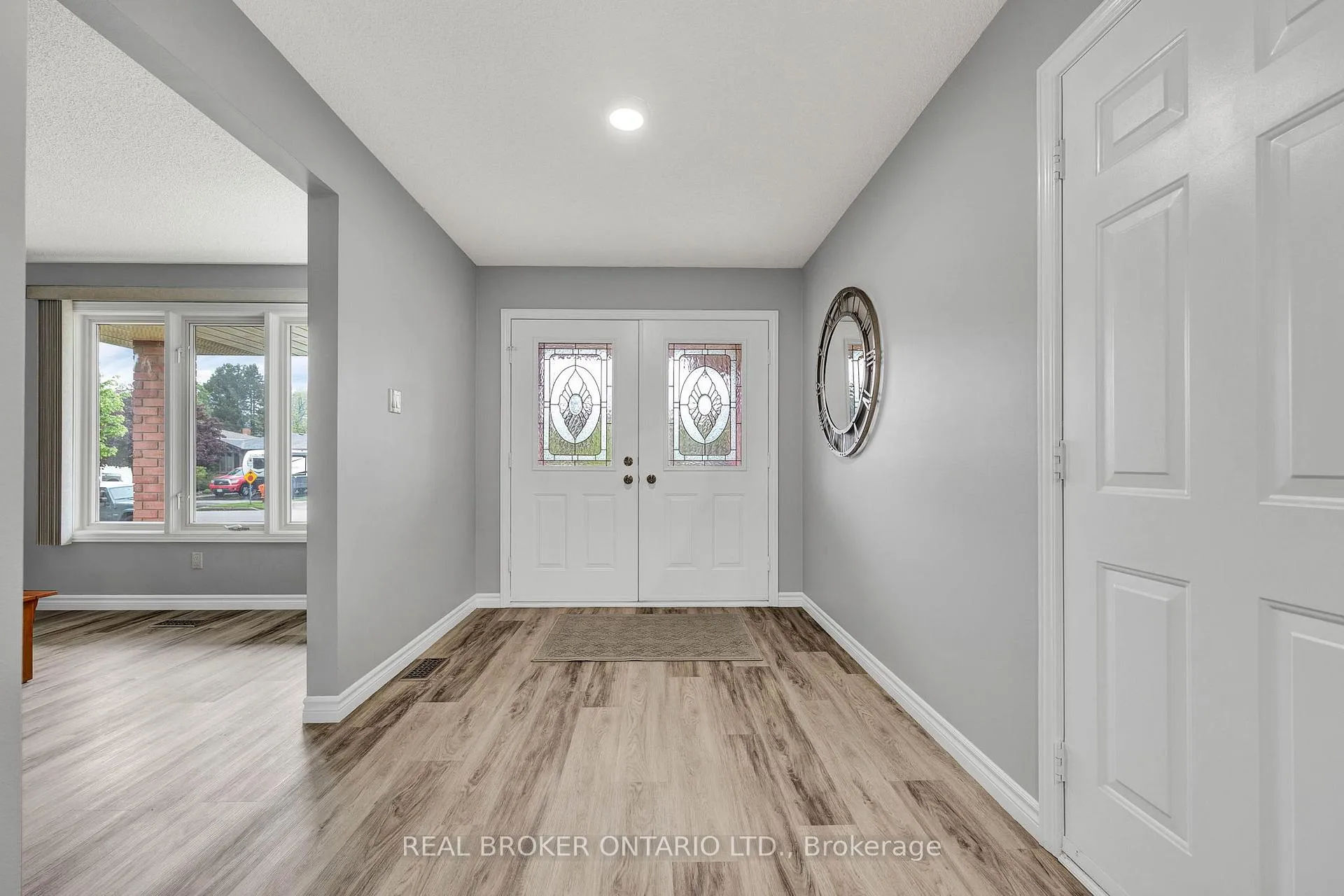 Photo 4 of 483 Northlake Drive, Waterloo — HOMEH