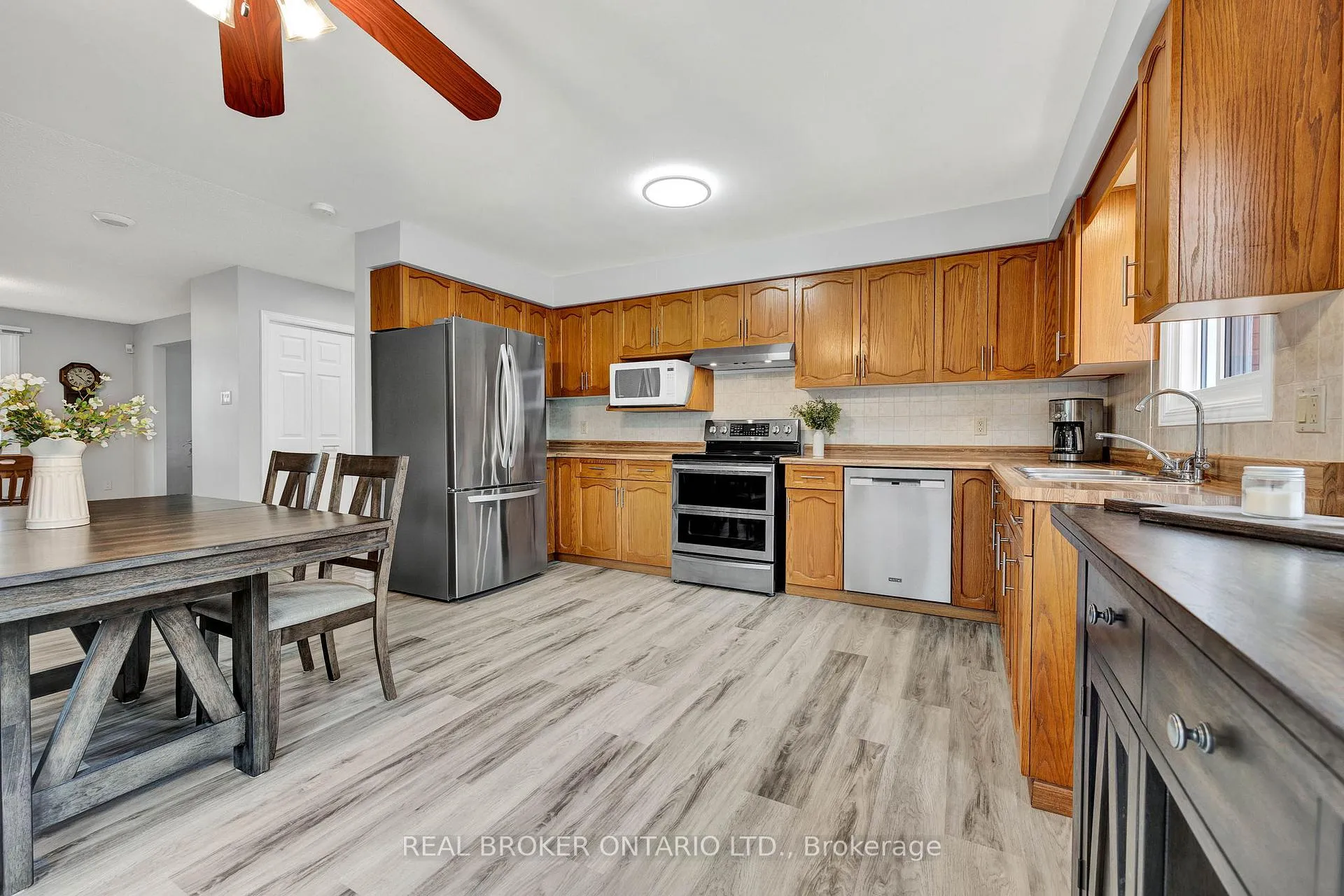 Photo 6 of 483 Northlake Drive, Waterloo — HOMEH