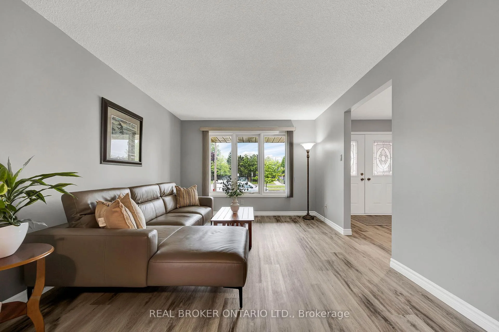 Photo 10 of 483 Northlake Drive, Waterloo — HOMEH