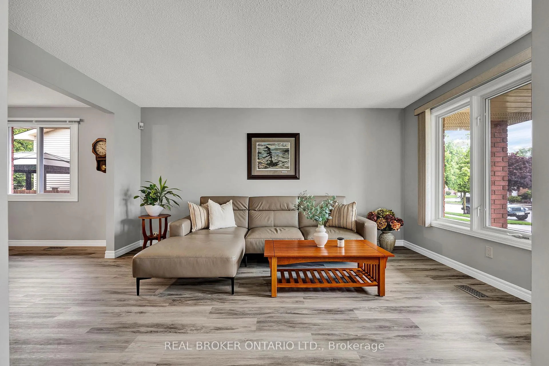 Photo 11 of 483 Northlake Drive, Waterloo — HOMEH