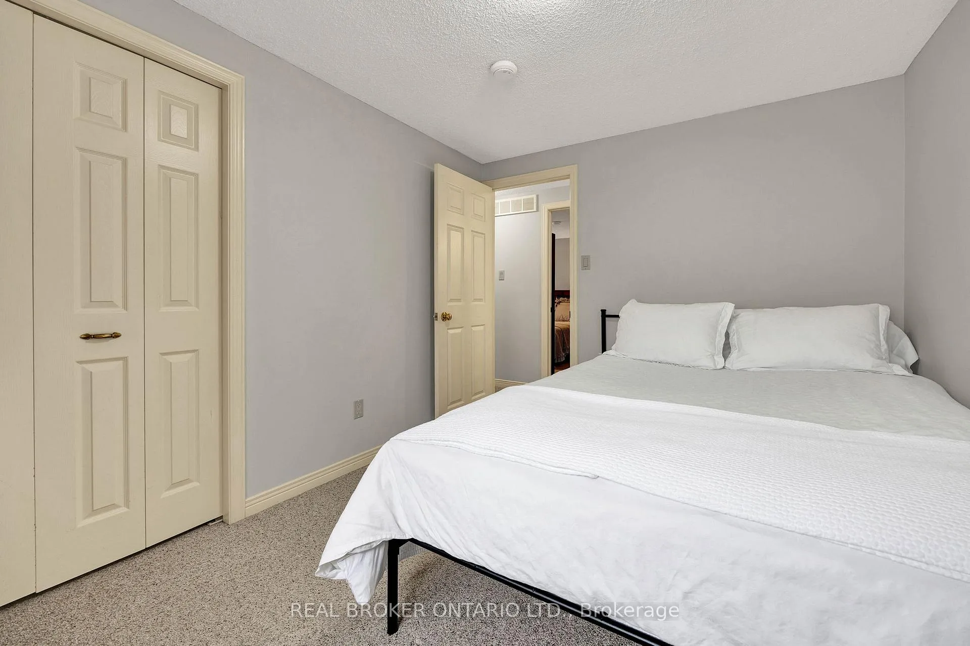 Photo 20 of 483 Northlake Drive, Waterloo — HOMEH