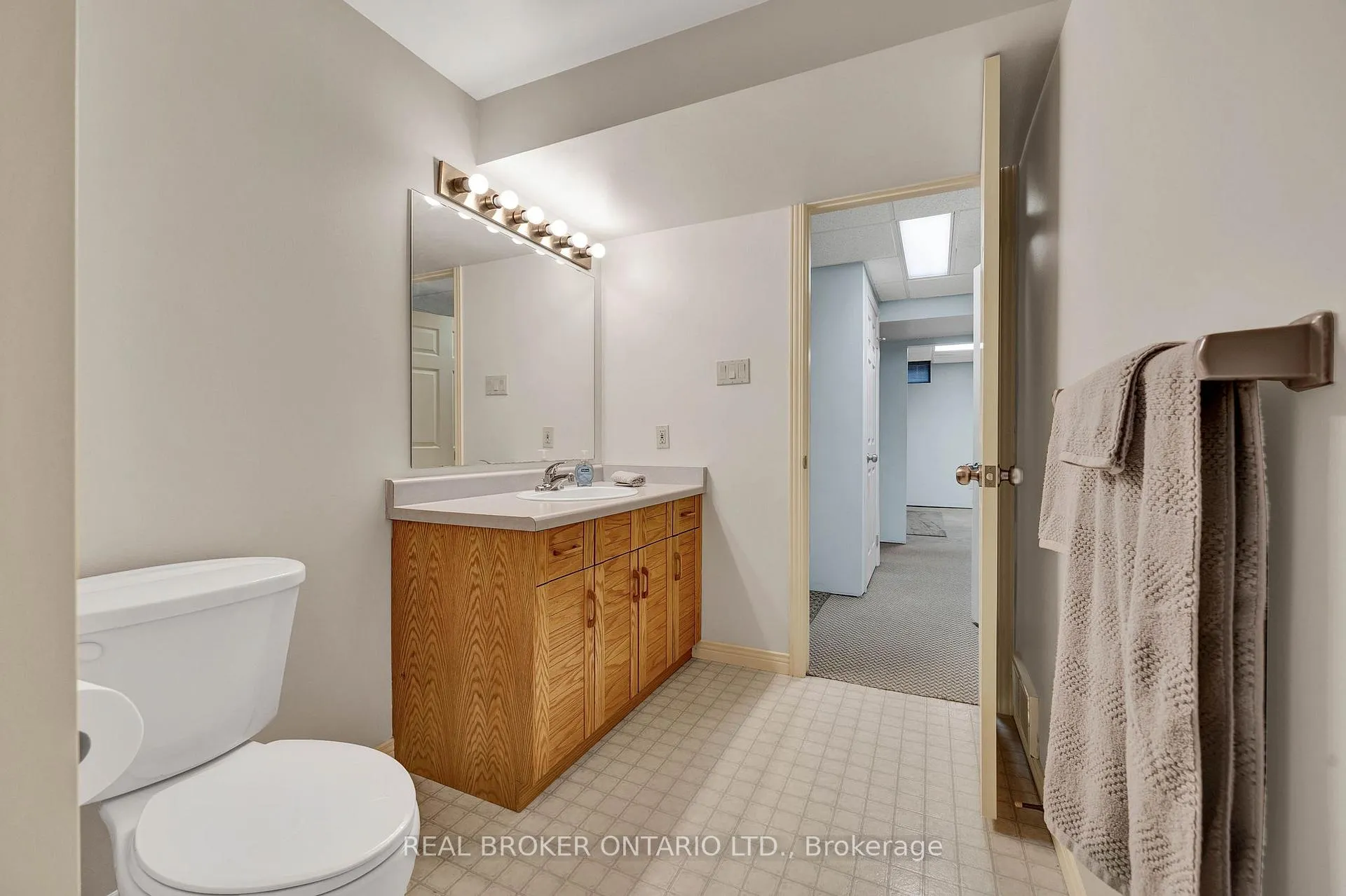 Photo 27 of 483 Northlake Drive, Waterloo — HOMEH