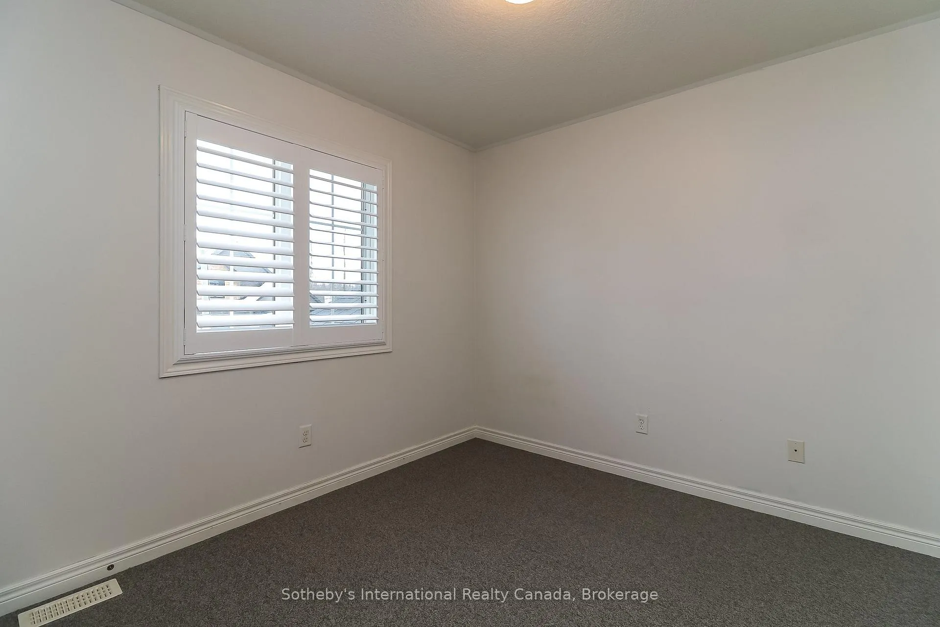 Photo 24 of 16 Nottawa Road, Wasaga Beach — HOMEH