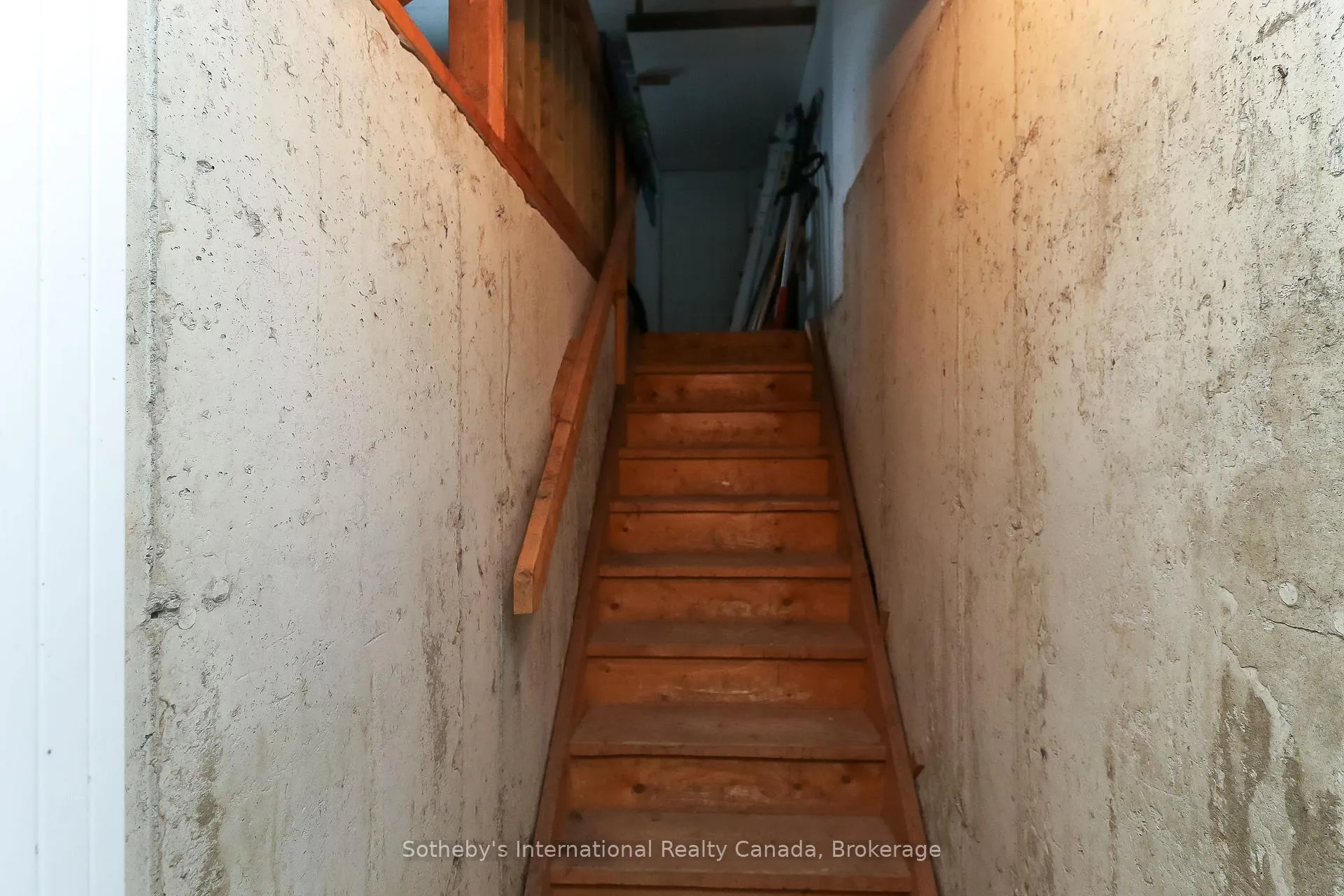 Photo 35 of 16 Nottawa Road, Wasaga Beach — HOMEH