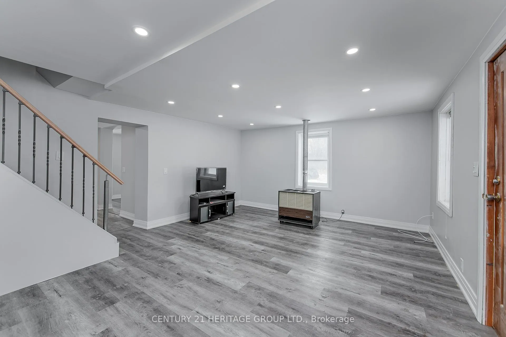 Photo 8 of 144 Queen Street, Springwater, Elmvale — HOMEH