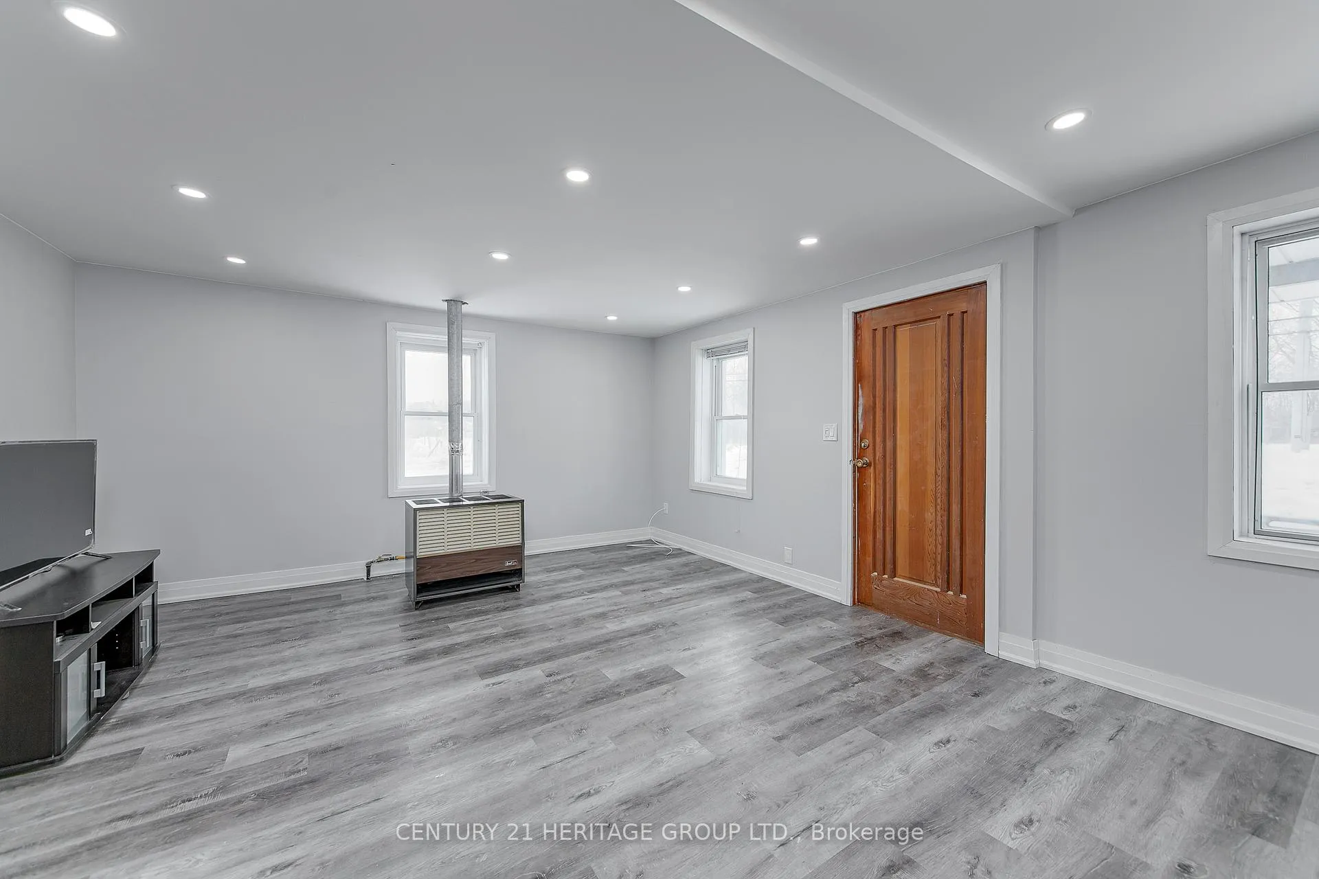 Photo 9 of 144 Queen Street, Springwater, Elmvale — HOMEH