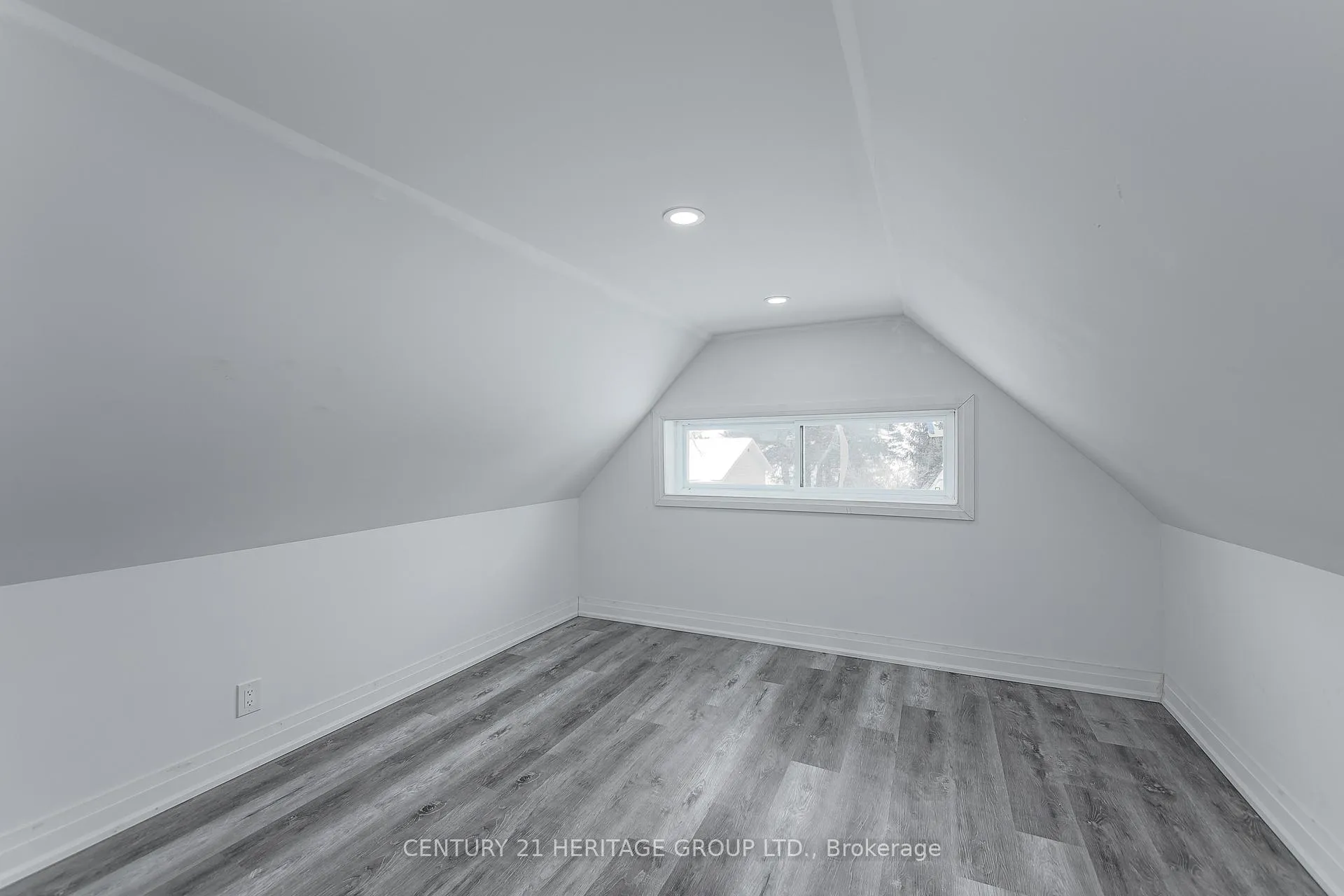 Photo 23 of 144 Queen Street, Springwater, Elmvale — HOMEH