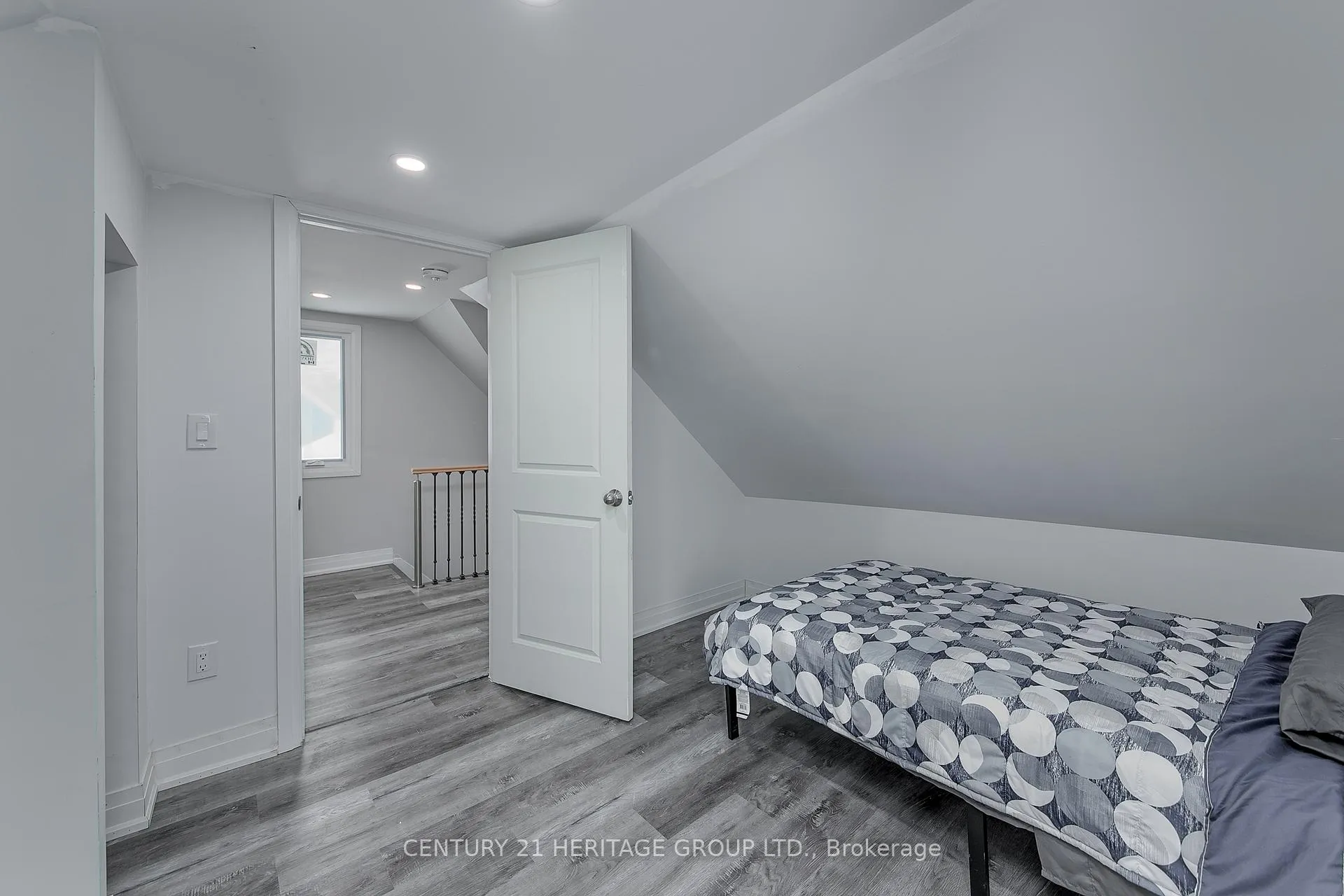 Photo 26 of 144 Queen Street, Springwater, Elmvale — HOMEH