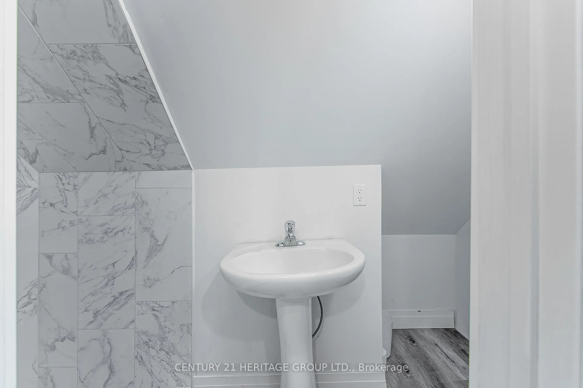 Photo 27 of 144 Queen Street, Springwater, Elmvale — HOMEH