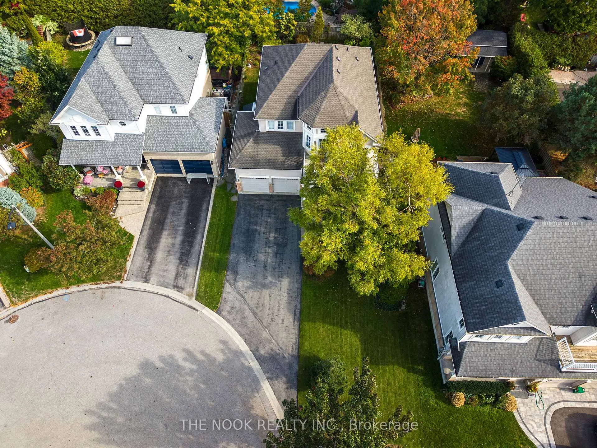 Photo 2 of 5 Coastview Court, Whitby, Port Whitby — HOMEH