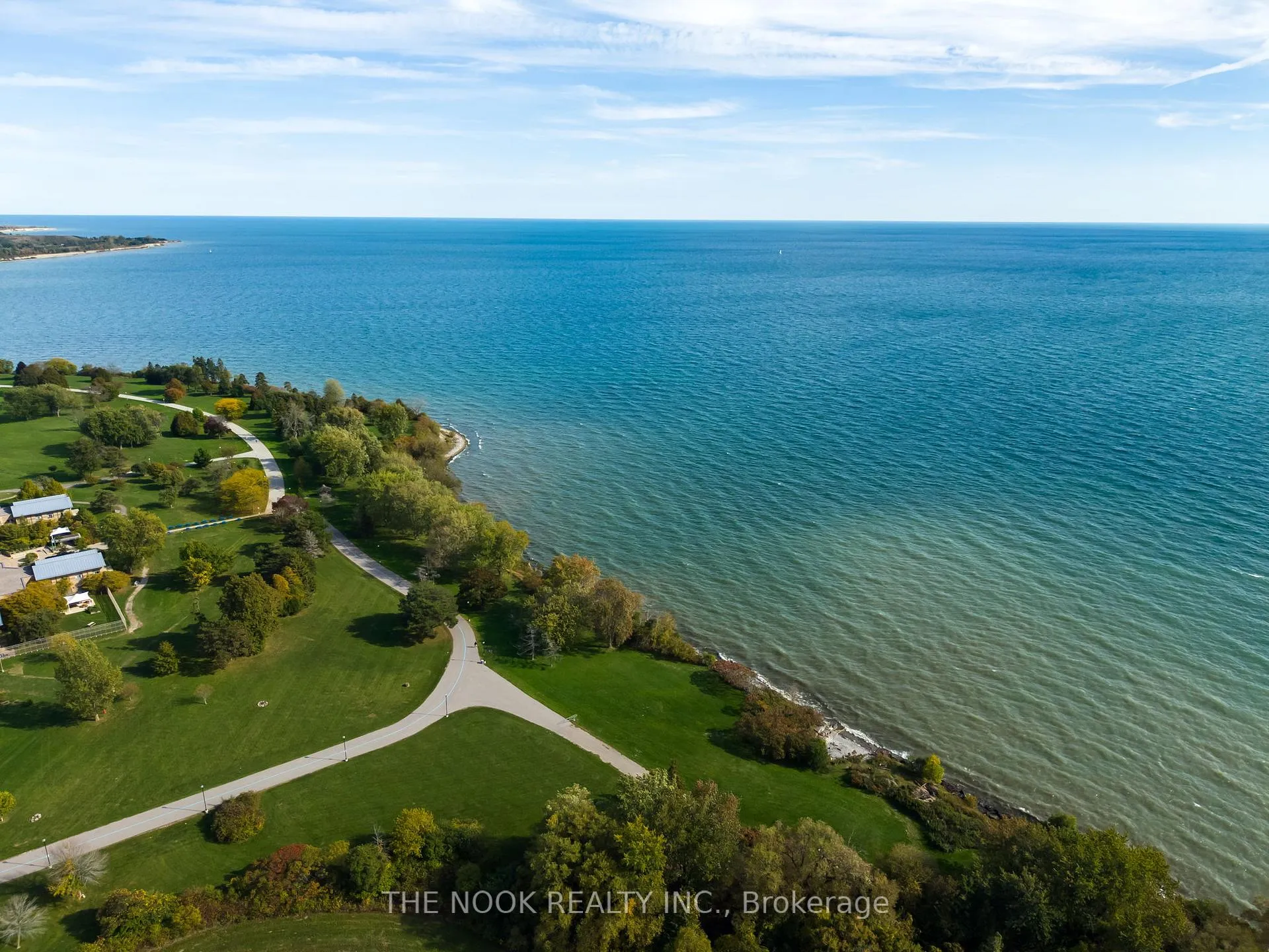 Photo 3 of 5 Coastview Court, Whitby, Port Whitby — HOMEH