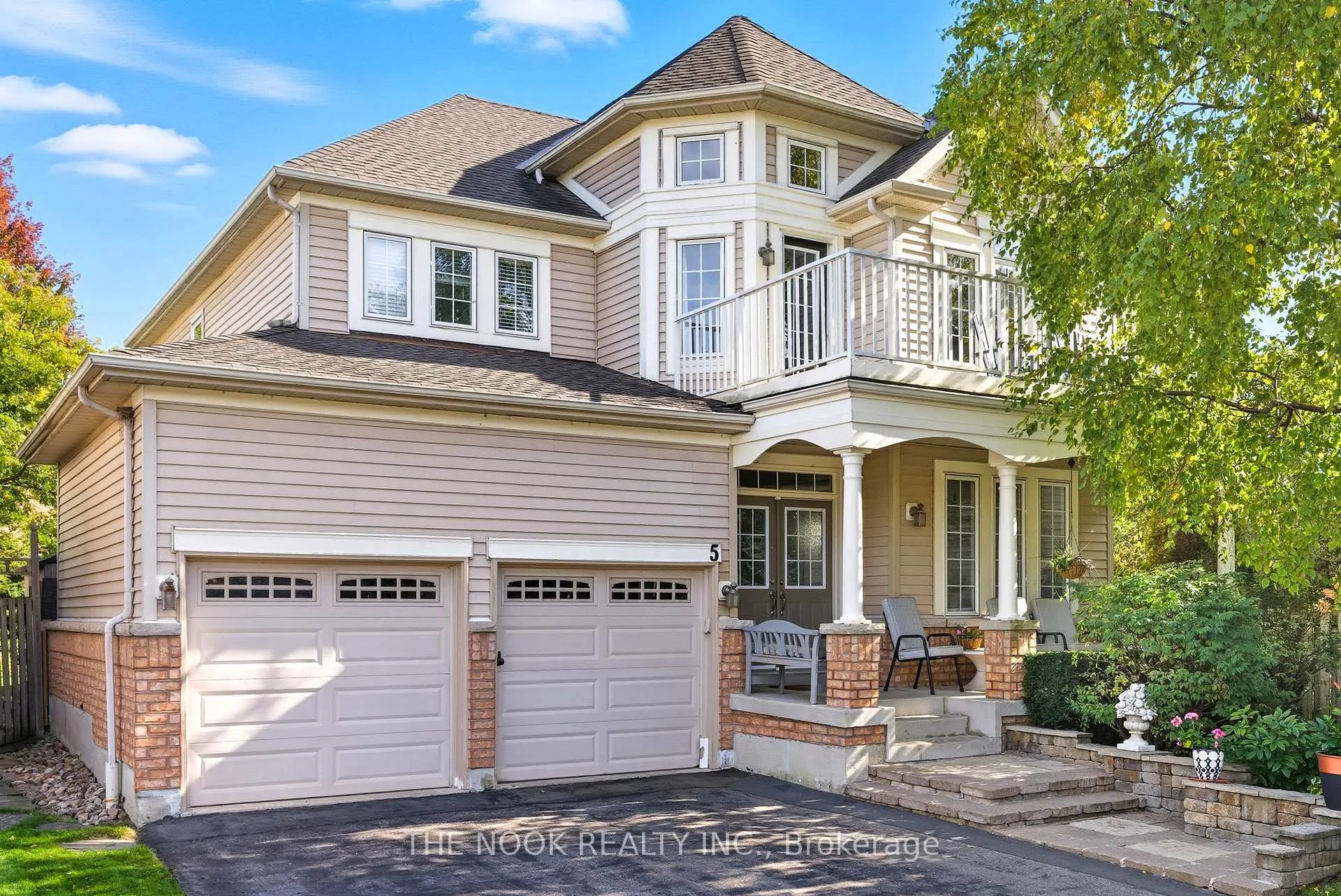 Photo 4 of 5 Coastview Court, Whitby, Port Whitby — HOMEH