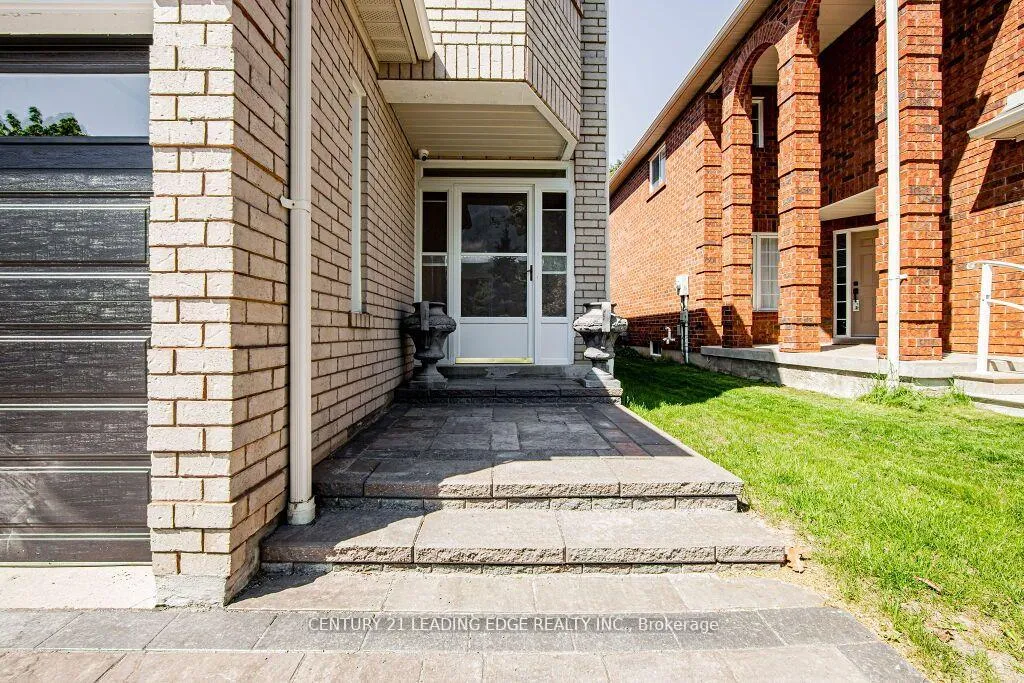 Photo 4 of 33 Markwood Crescent, Whitby, Rolling Acres — HOMEH