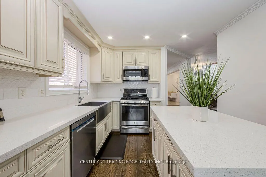 Photo 15 of 33 Markwood Crescent, Whitby, Rolling Acres — HOMEH