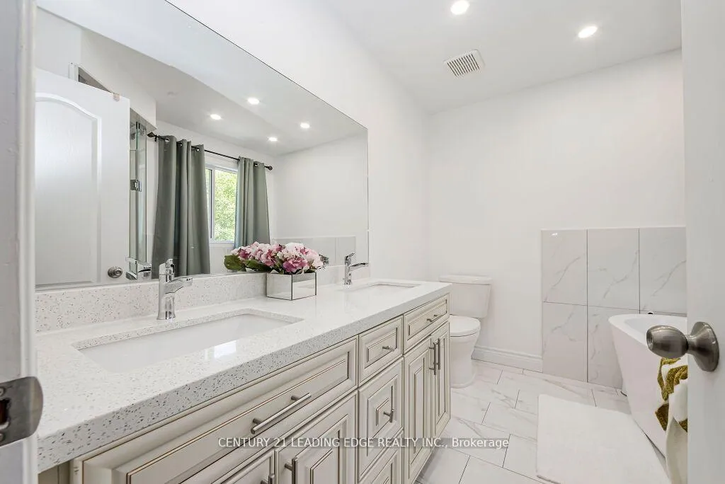 Photo 30 of 33 Markwood Crescent, Whitby, Rolling Acres — HOMEH