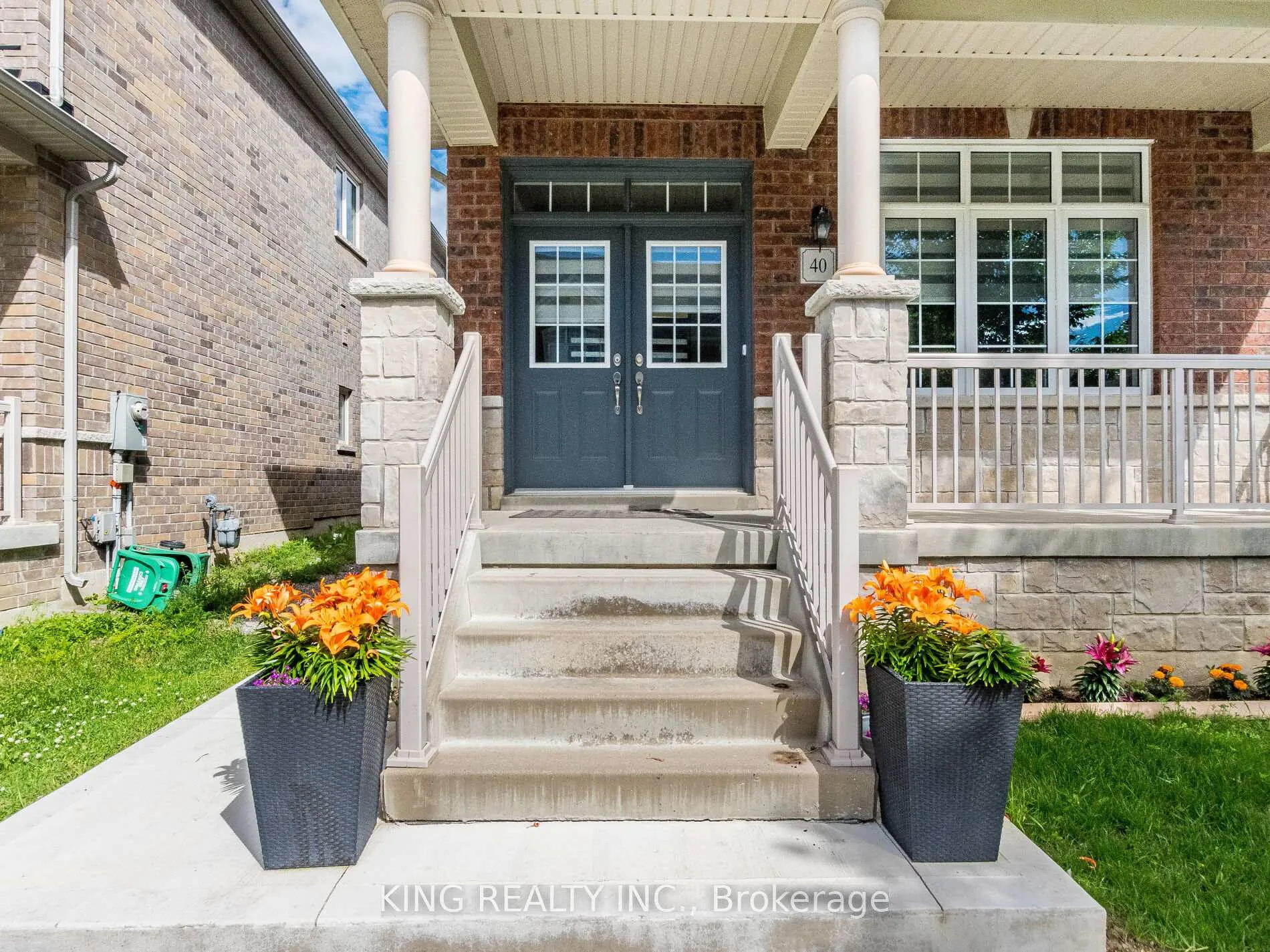 Photo 2 of 40 Saint Dennis Road, Brampton, Sandringham-Wellington North — HOMEH