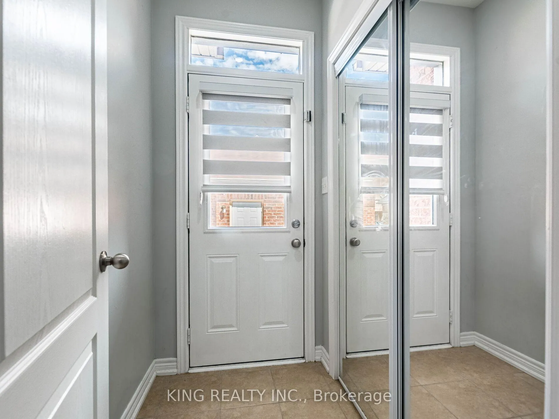 Photo 4 of 40 Saint Dennis Road, Brampton, Sandringham-Wellington North — HOMEH