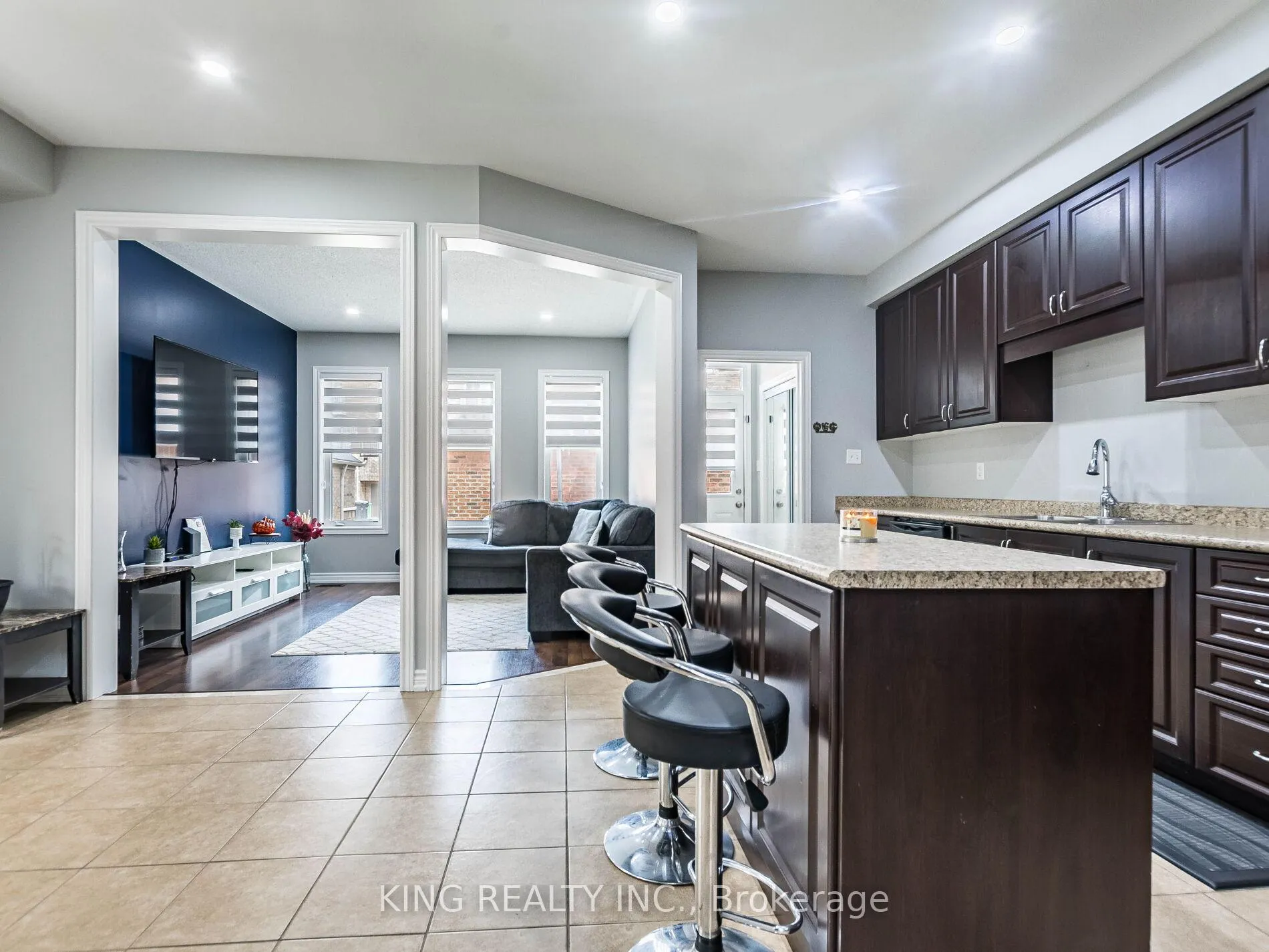 Photo 9 of 40 Saint Dennis Road, Brampton, Sandringham-Wellington North — HOMEH