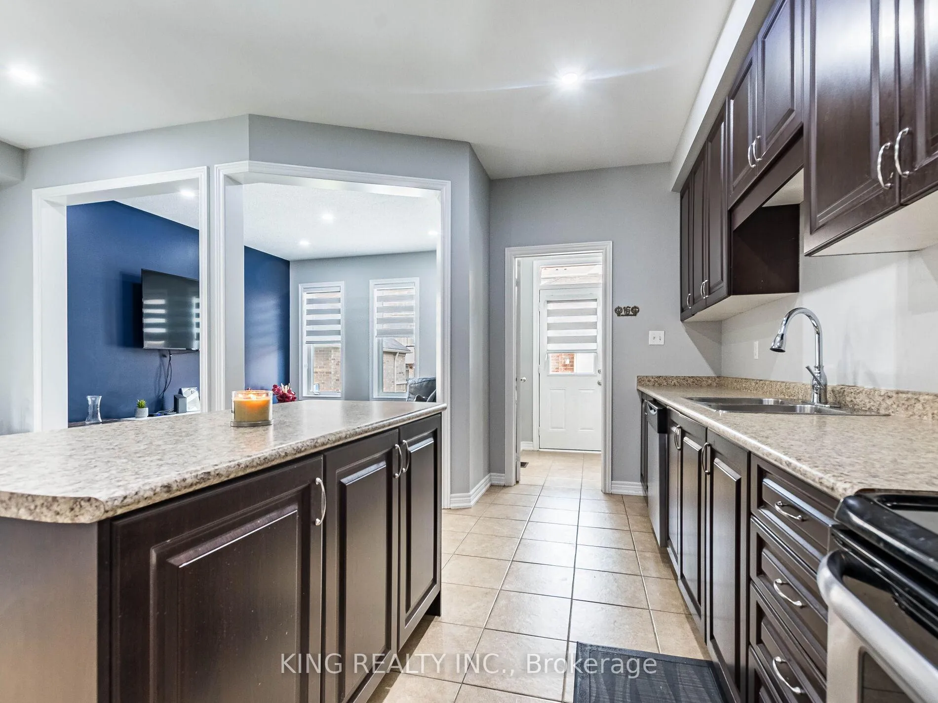 Photo 11 of 40 Saint Dennis Road, Brampton, Sandringham-Wellington North — HOMEH