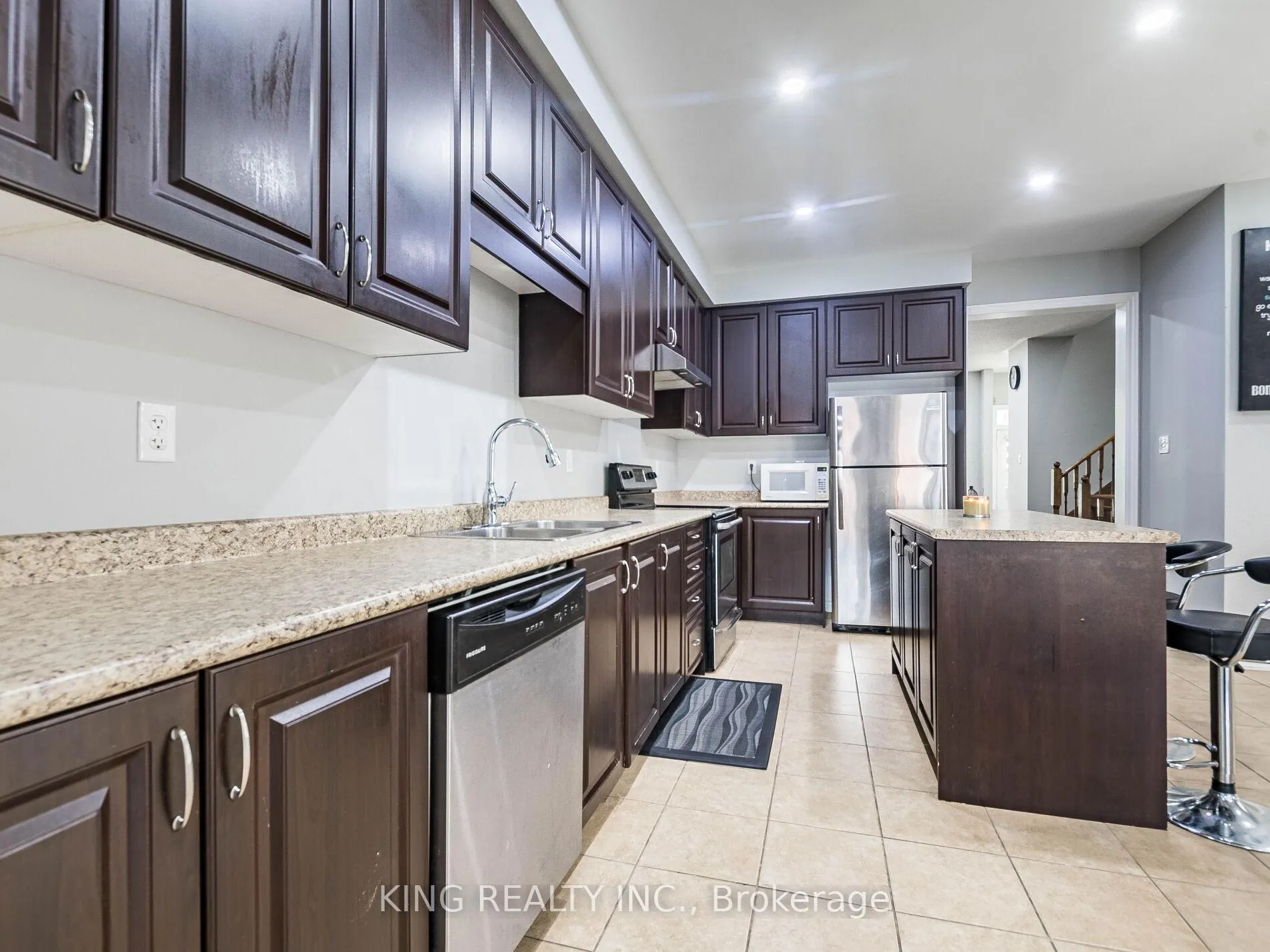 Photo 12 of 40 Saint Dennis Road, Brampton, Sandringham-Wellington North — HOMEH