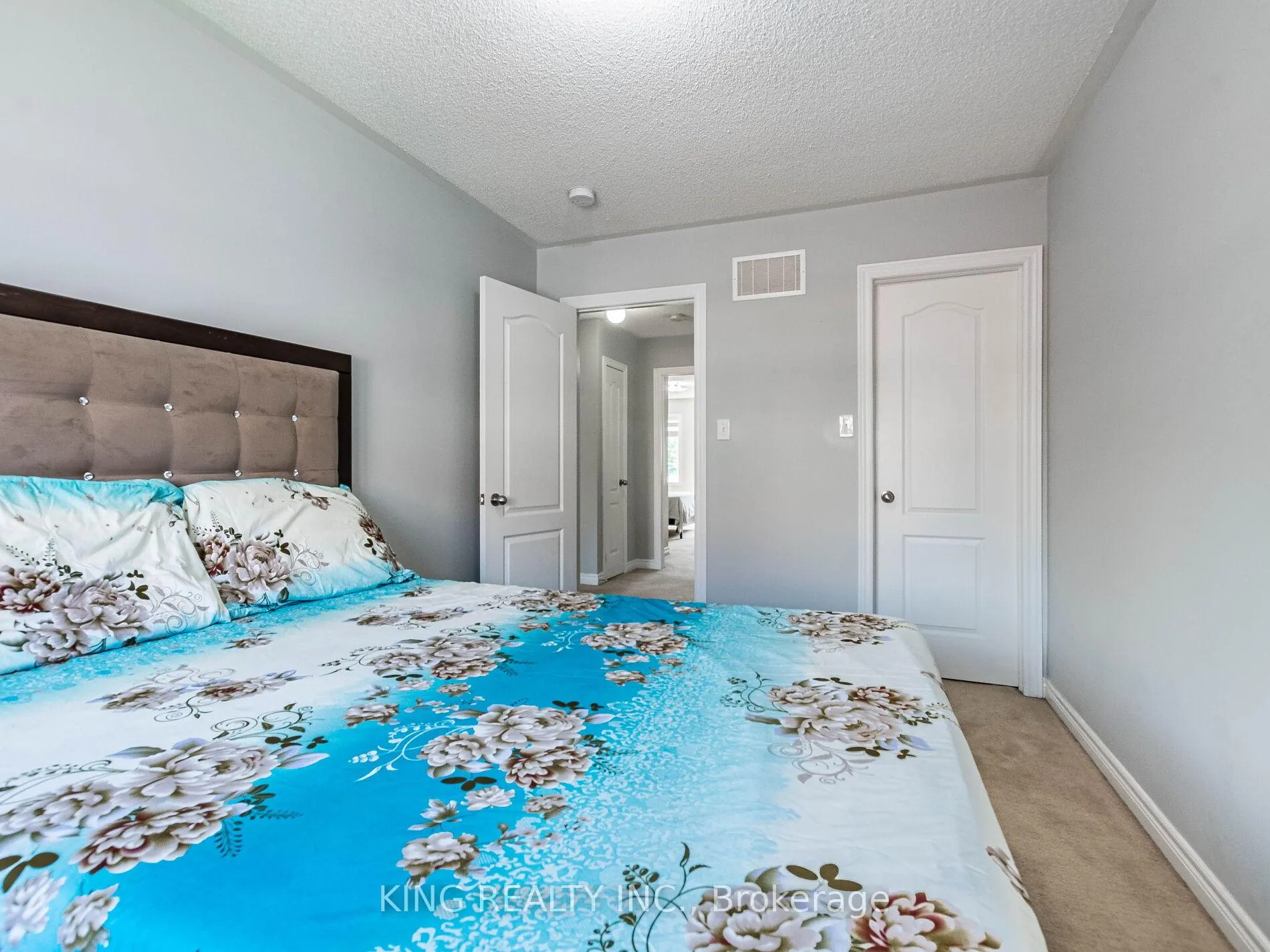 Photo 33 of 40 Saint Dennis Road, Brampton, Sandringham-Wellington North — HOMEH