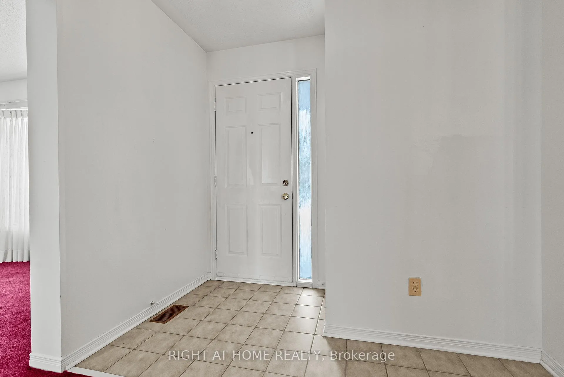 Photo 4 of 11 Kluane Ridge, Ottawa, Kanata - Bridlewood — HOMEH