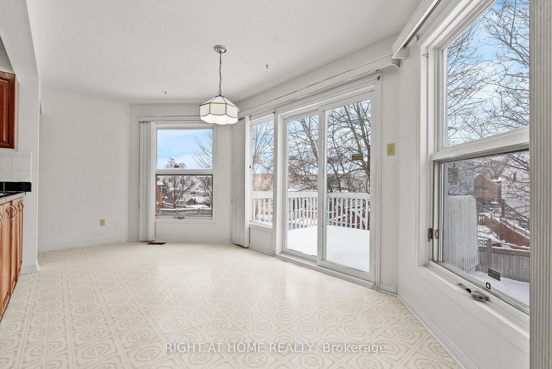 Photo 9 of 11 Kluane Ridge, Ottawa, Kanata - Bridlewood — HOMEH