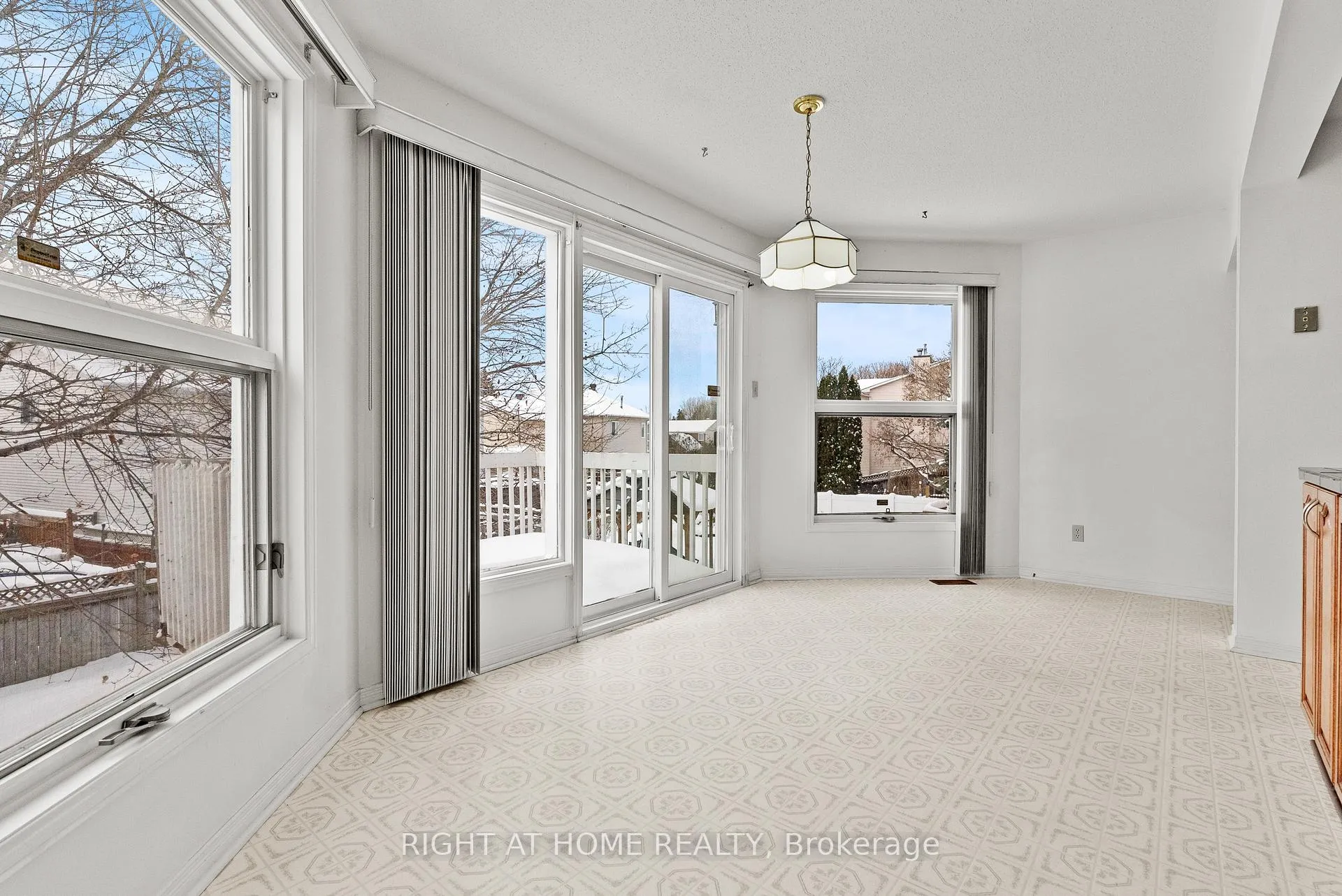 Photo 11 of 11 Kluane Ridge, Ottawa, Kanata - Bridlewood — HOMEH