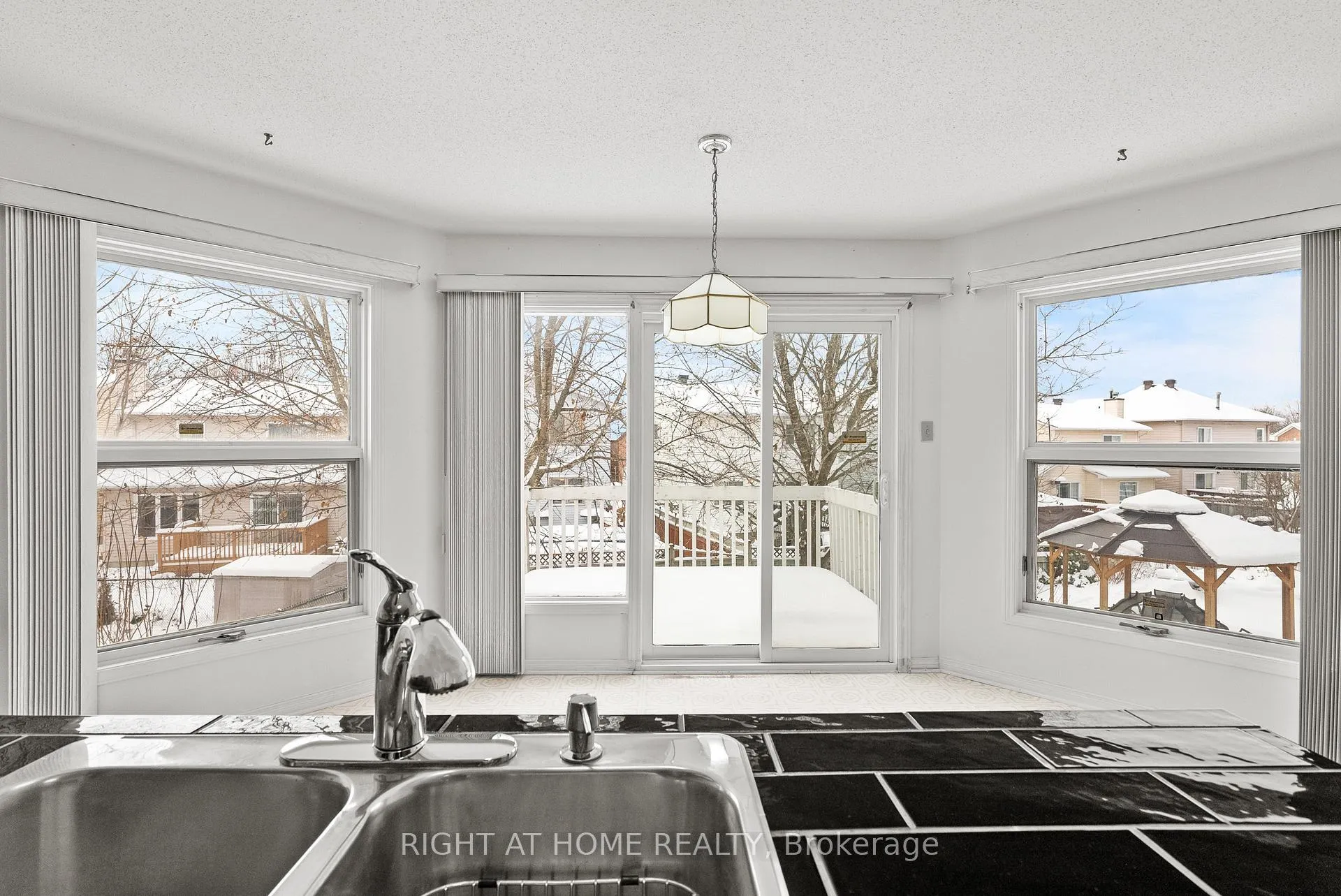 Photo 12 of 11 Kluane Ridge, Ottawa, Kanata - Bridlewood — HOMEH