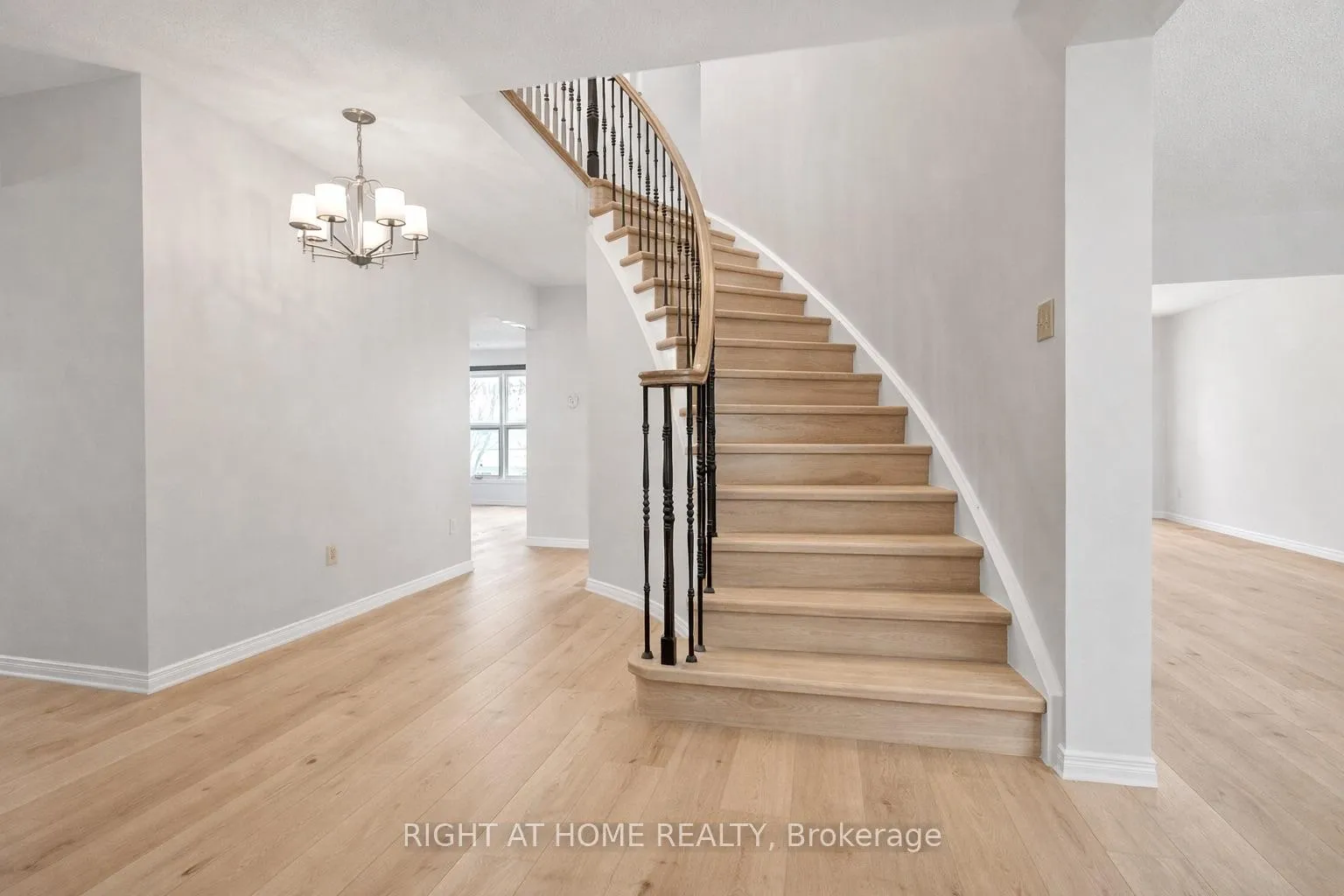 Photo 21 of 11 Kluane Ridge, Ottawa, Kanata - Bridlewood — HOMEH