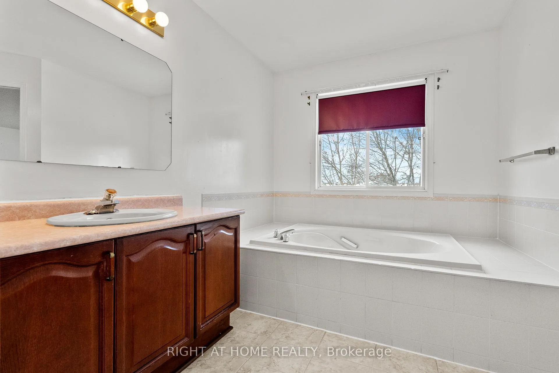 Photo 28 of 11 Kluane Ridge, Ottawa, Kanata - Bridlewood — HOMEH