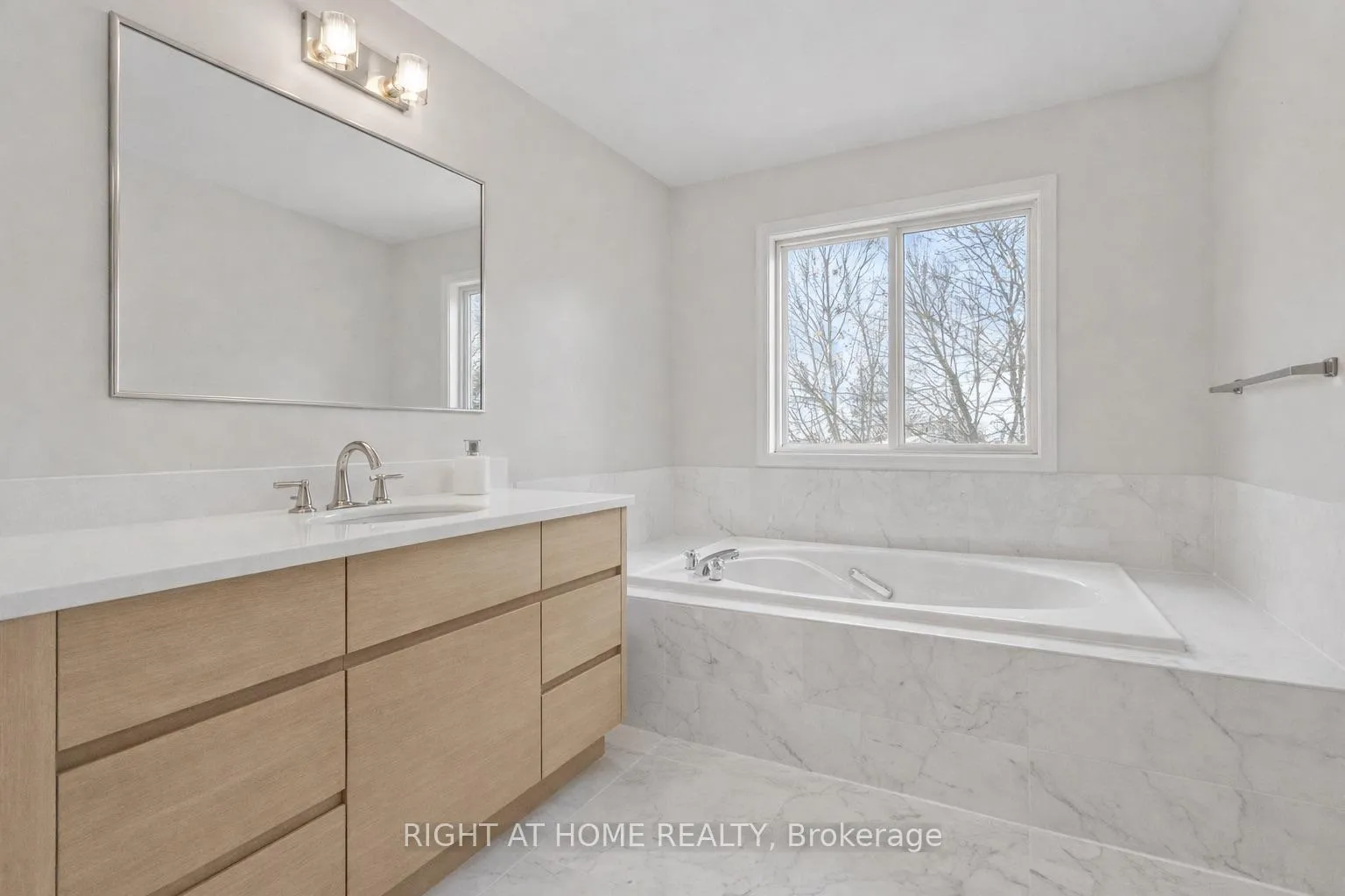 Photo 29 of 11 Kluane Ridge, Ottawa, Kanata - Bridlewood — HOMEH