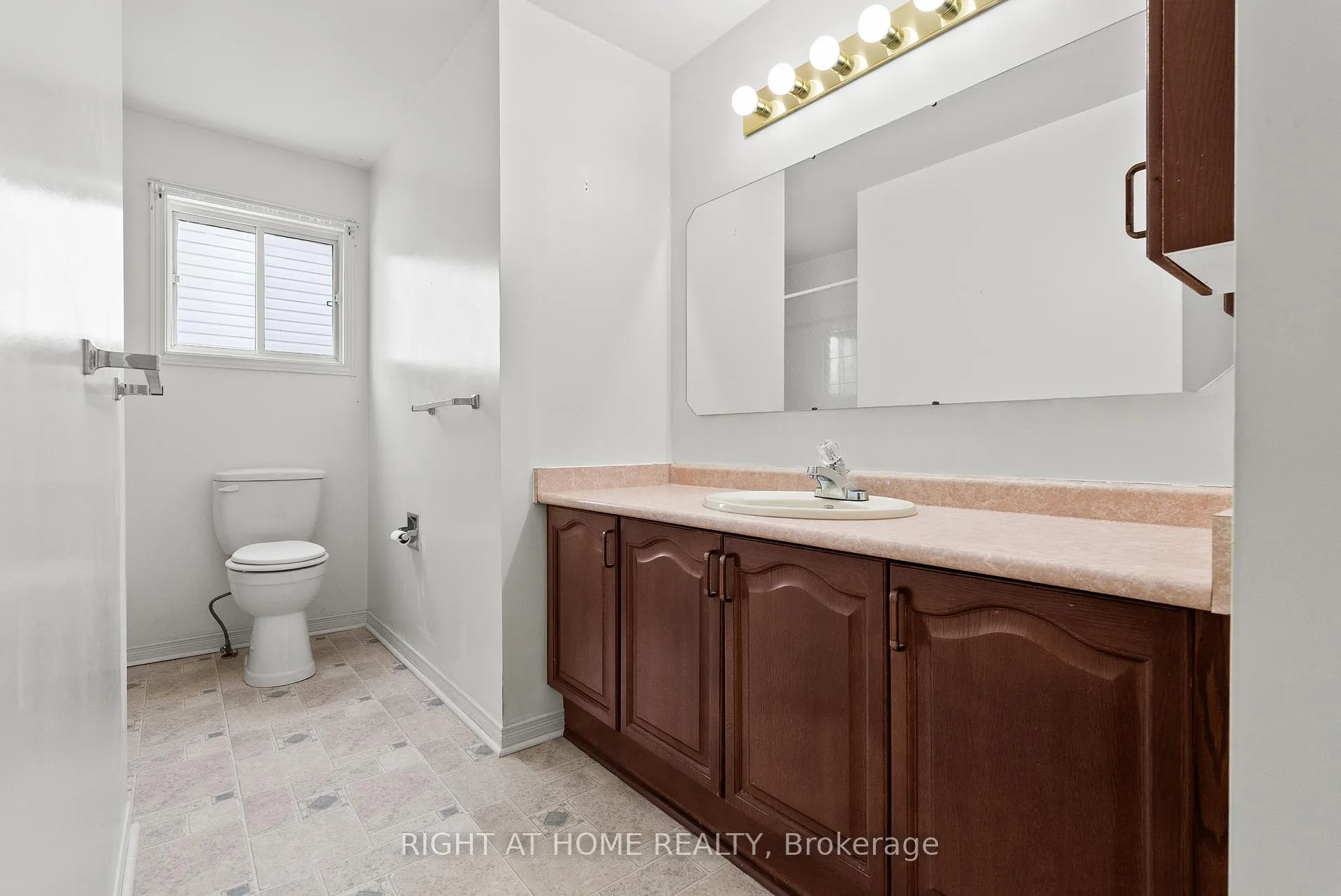 Photo 35 of 11 Kluane Ridge, Ottawa, Kanata - Bridlewood — HOMEH