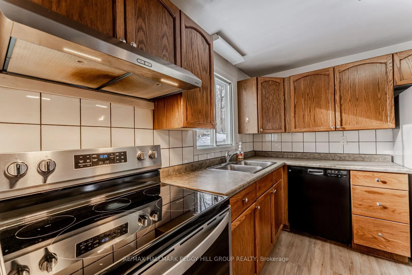 Photo 3 of 858 Birchwood Drive, Midland — HOMEH
