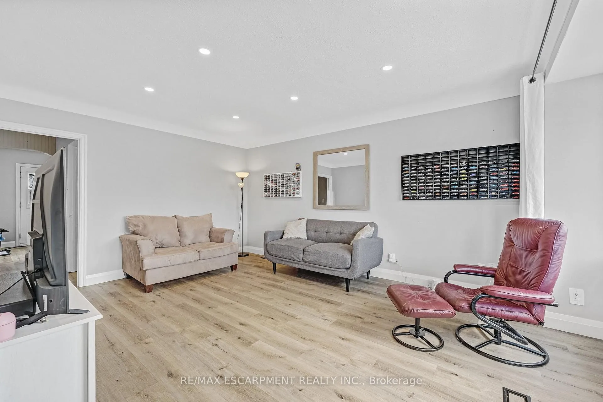 Photo 8 of 237 East 19th Street, Hamilton, Inch Park — HOMEH