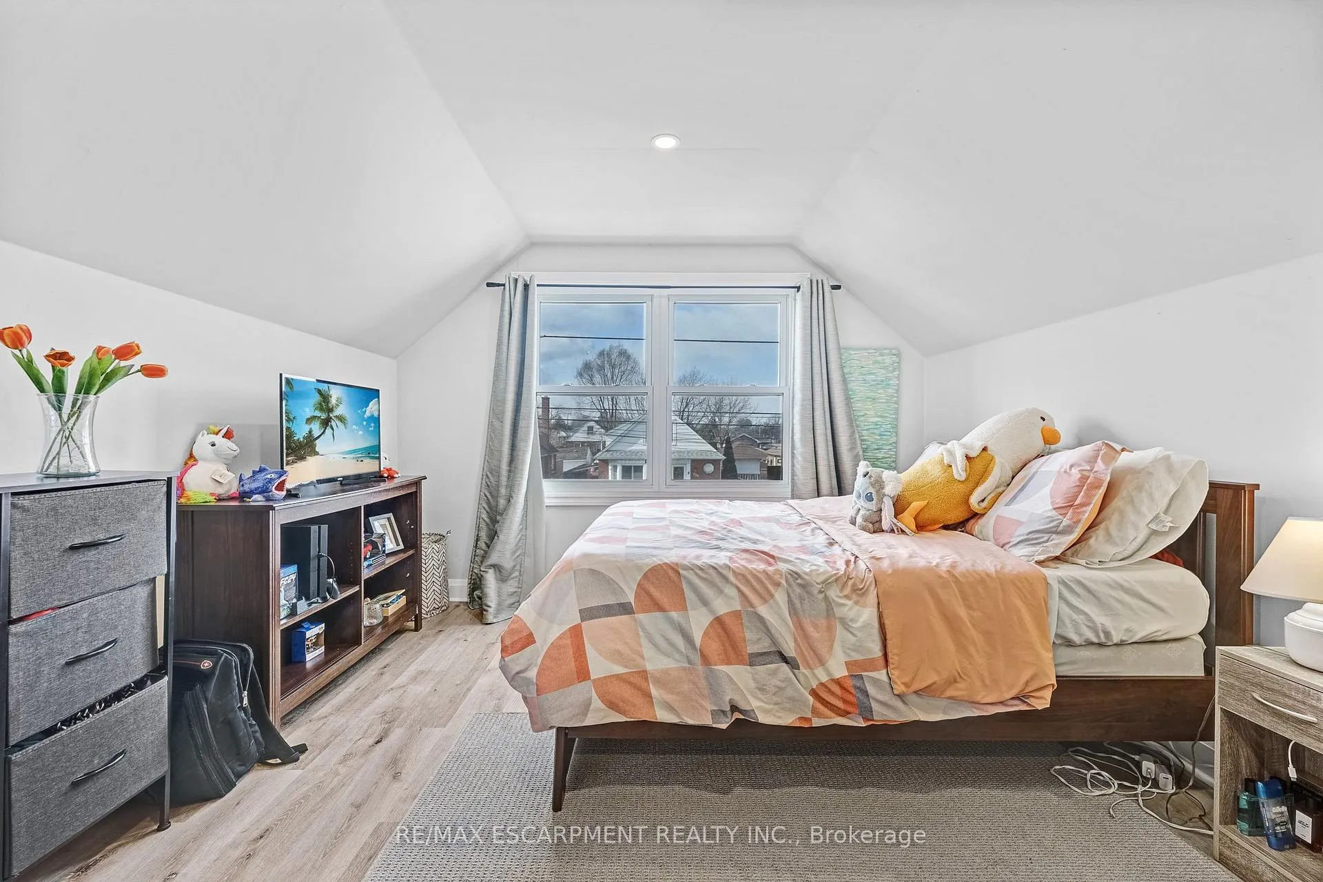 Photo 17 of 237 East 19th Street, Hamilton, Inch Park — HOMEH