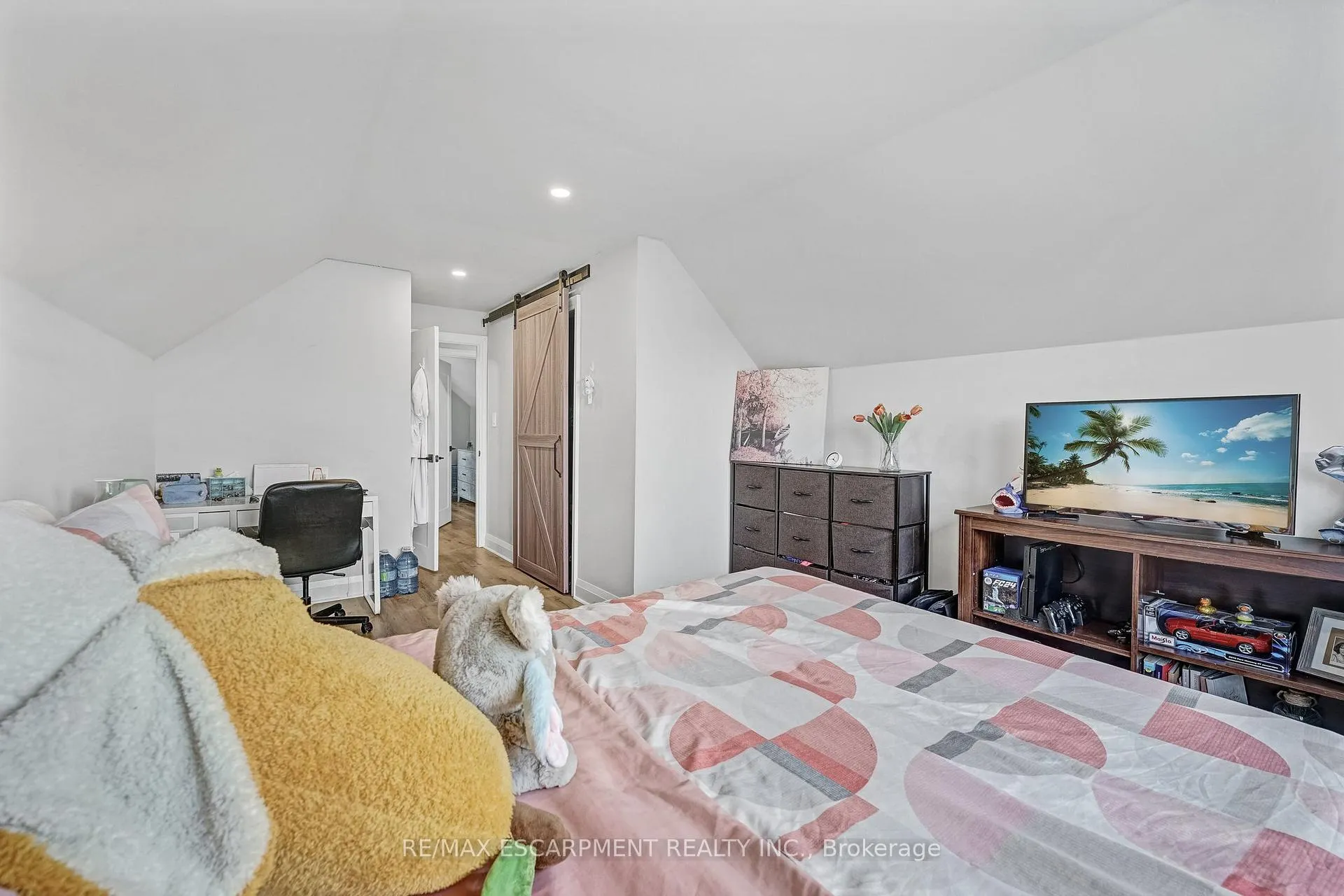 Photo 18 of 237 East 19th Street, Hamilton, Inch Park — HOMEH