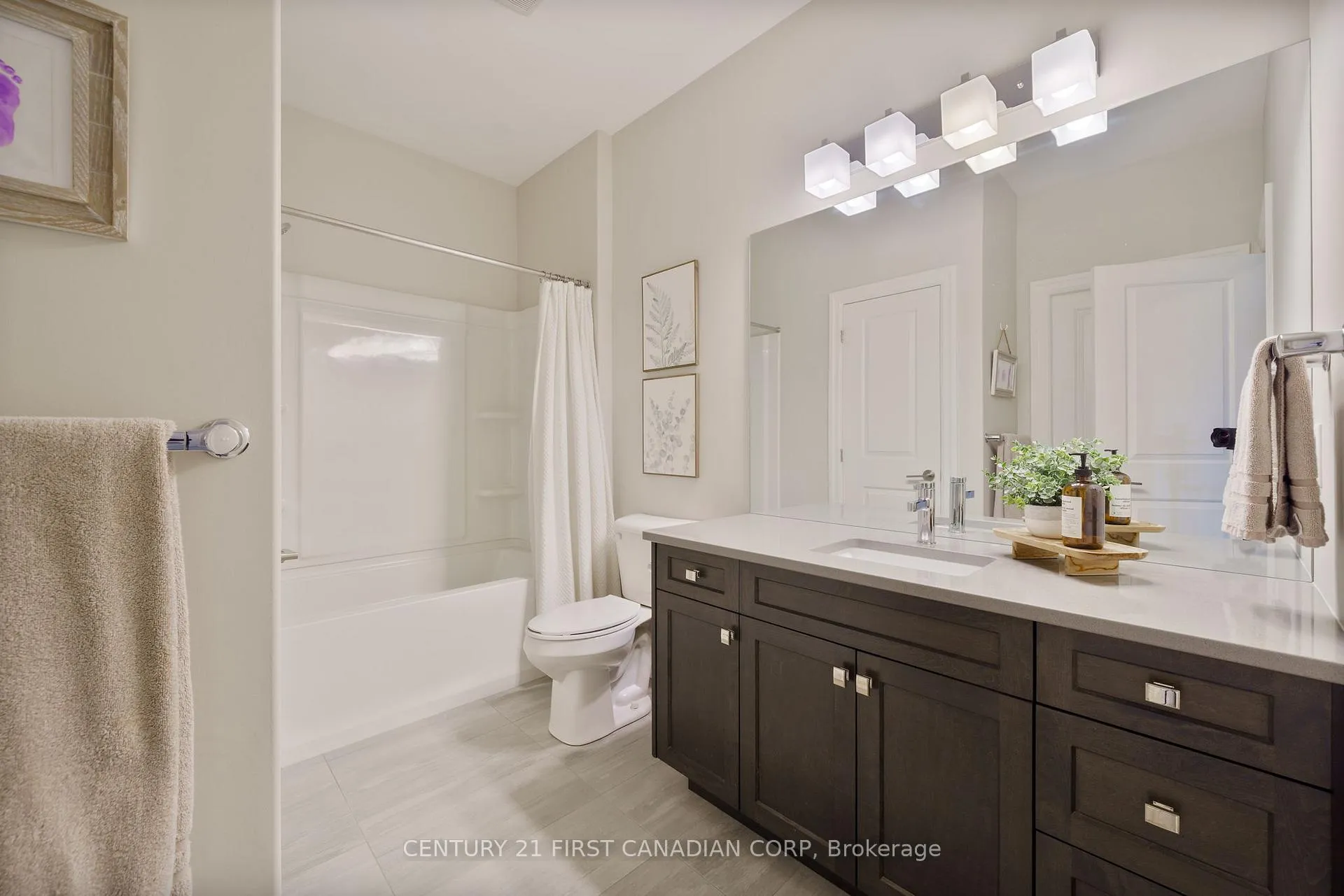Photo 21 of 2152 Lockwood Crescent, Strathroy-Caradoc, Rural Strathroy-Caradoc — HOMEH