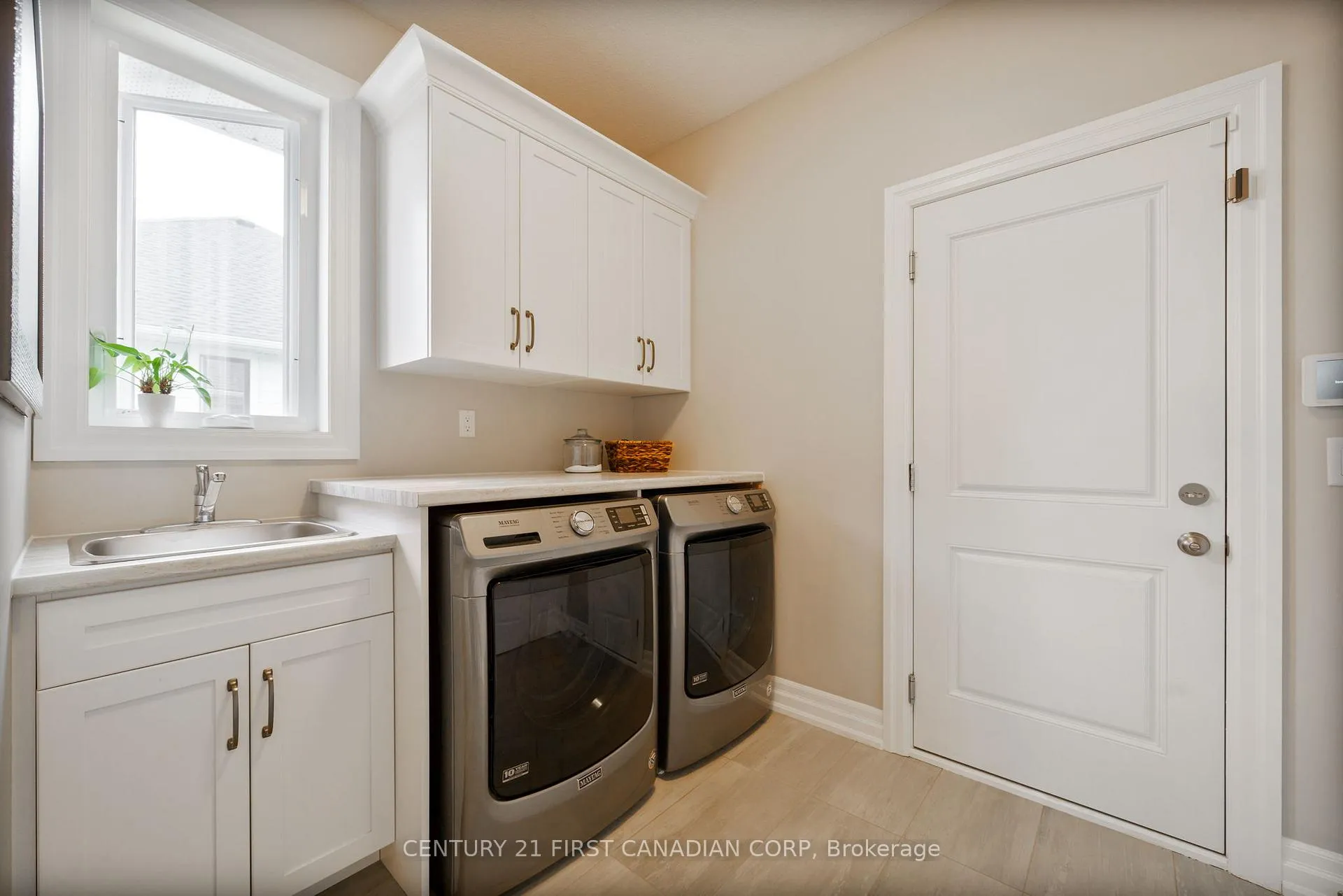 Photo 22 of 2152 Lockwood Crescent, Strathroy-Caradoc, Rural Strathroy-Caradoc — HOMEH