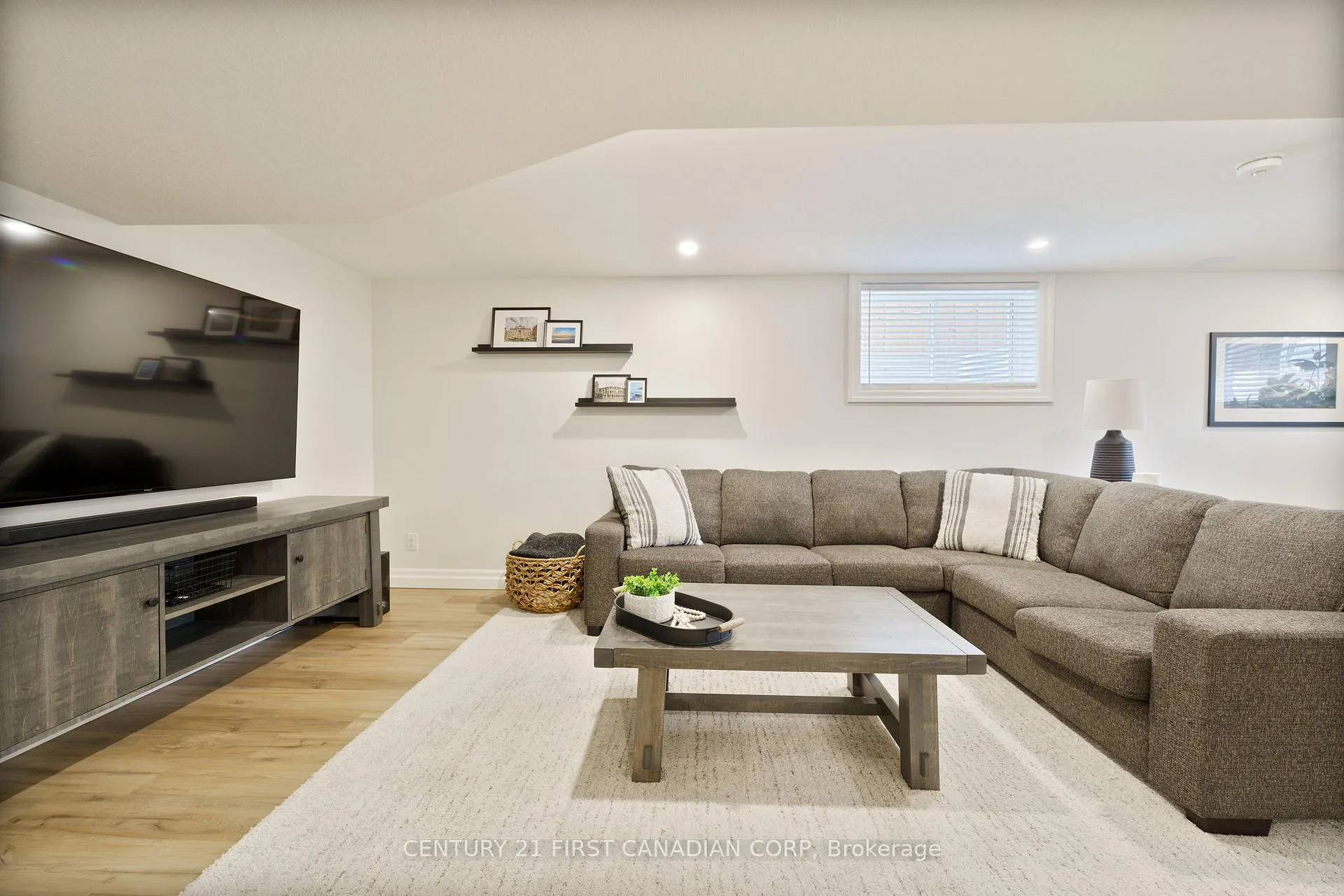 Photo 25 of 2152 Lockwood Crescent, Strathroy-Caradoc, Rural Strathroy-Caradoc — HOMEH