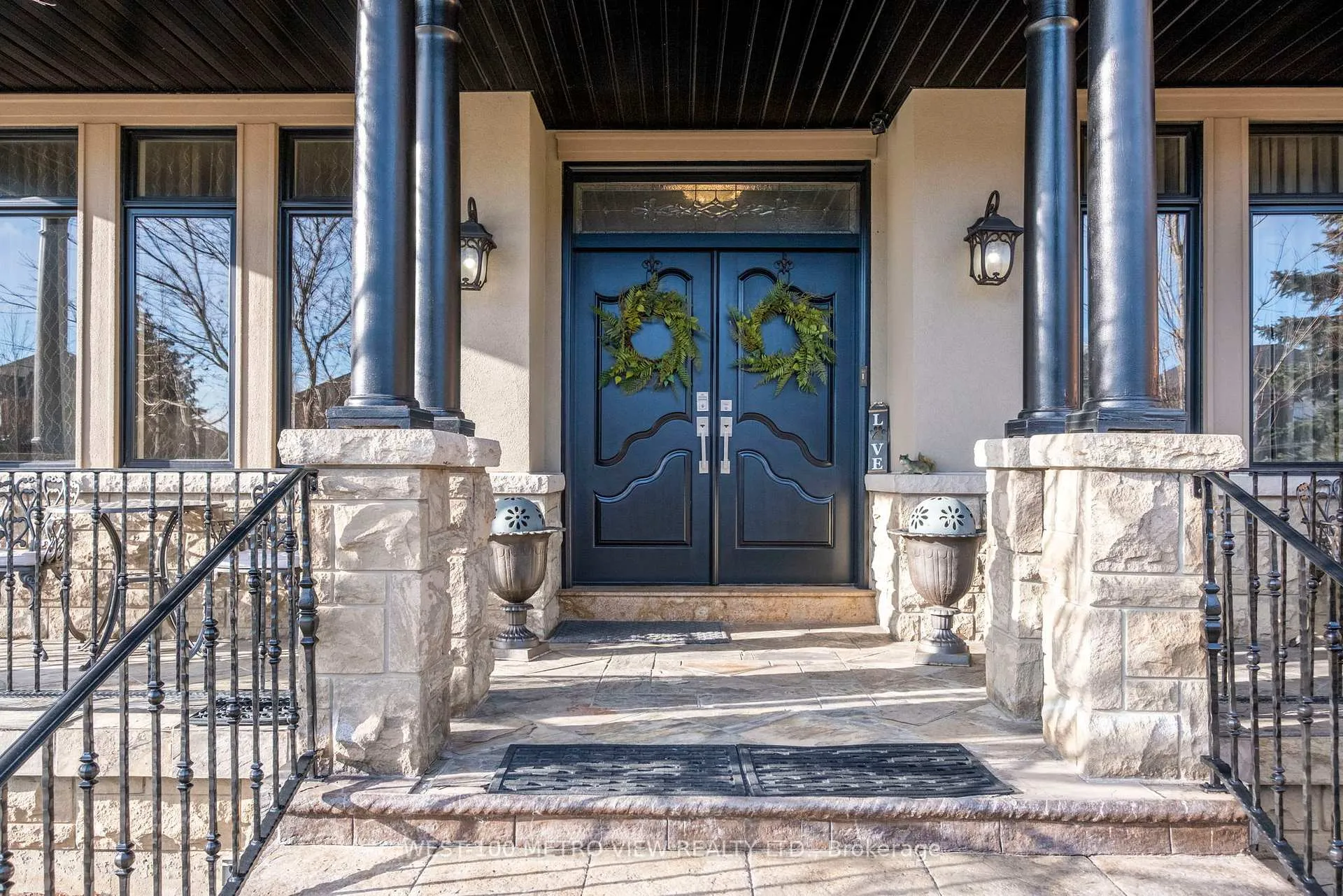 Photo 2 of 54 Granary Road, Vaughan, Kleinburg — HOMEH