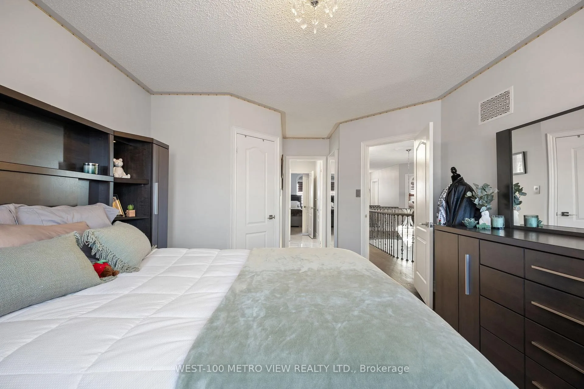 Photo 14 of 54 Granary Road, Vaughan, Kleinburg — HOMEH