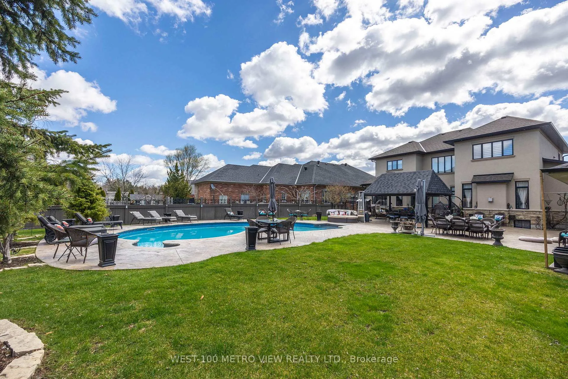 Photo 32 of 54 Granary Road, Vaughan, Kleinburg — HOMEH