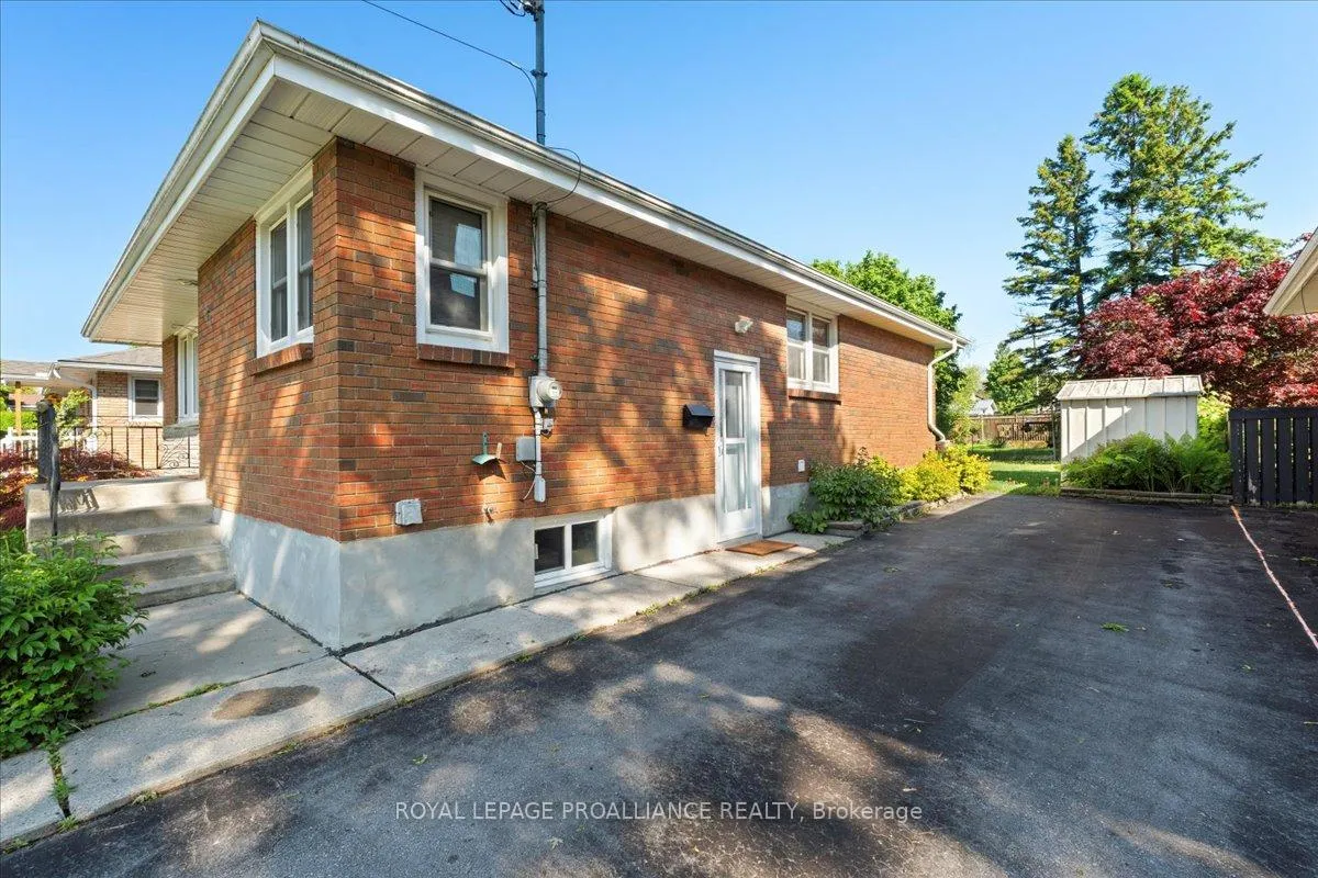 Photo 3 of 64 Southview Avenue, Belleville, Belleville Ward — HOMEH