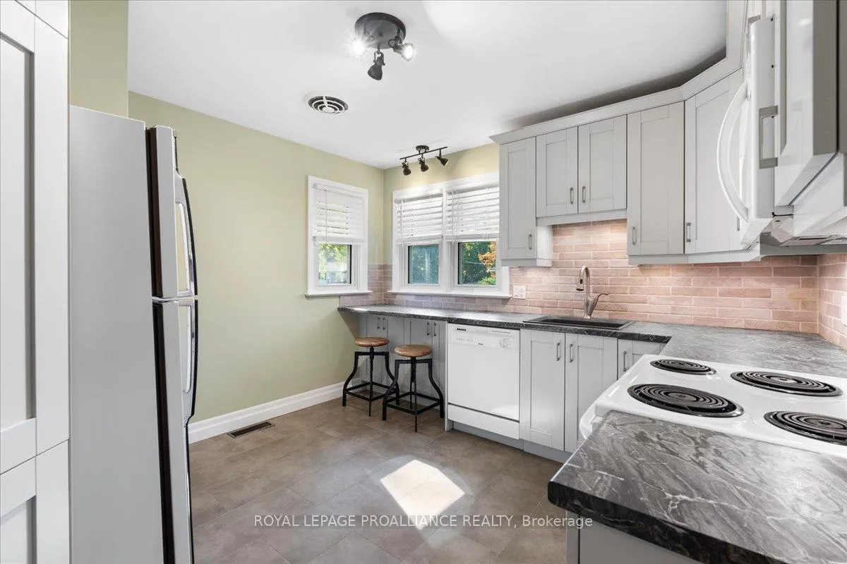 Photo 6 of 64 Southview Avenue, Belleville, Belleville Ward — HOMEH