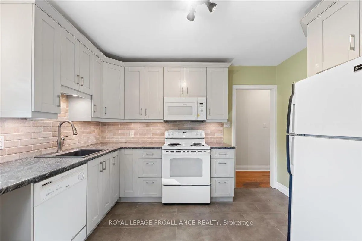 Photo 10 of 64 Southview Avenue, Belleville, Belleville Ward — HOMEH