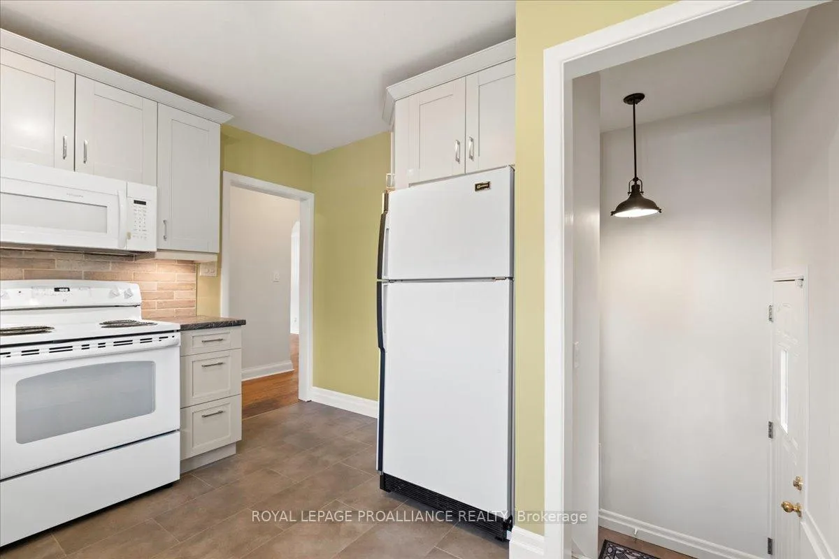 Photo 11 of 64 Southview Avenue, Belleville, Belleville Ward — HOMEH