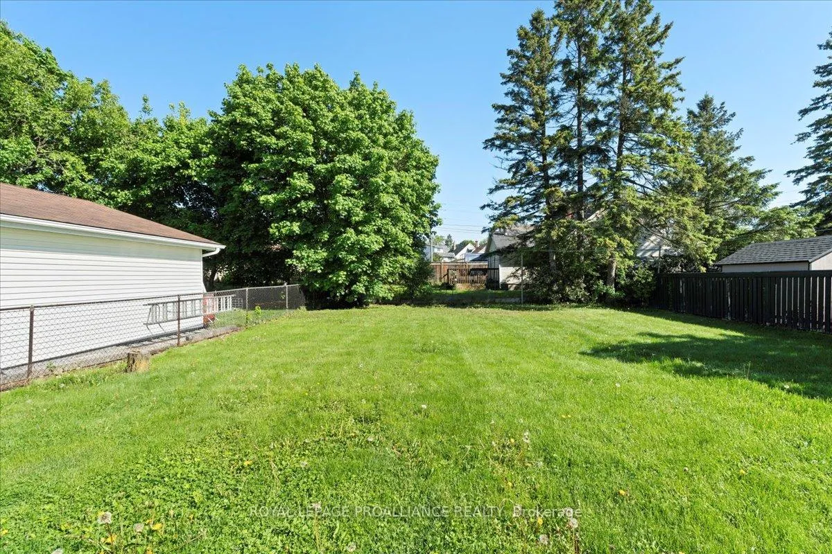 Photo 32 of 64 Southview Avenue, Belleville, Belleville Ward — HOMEH