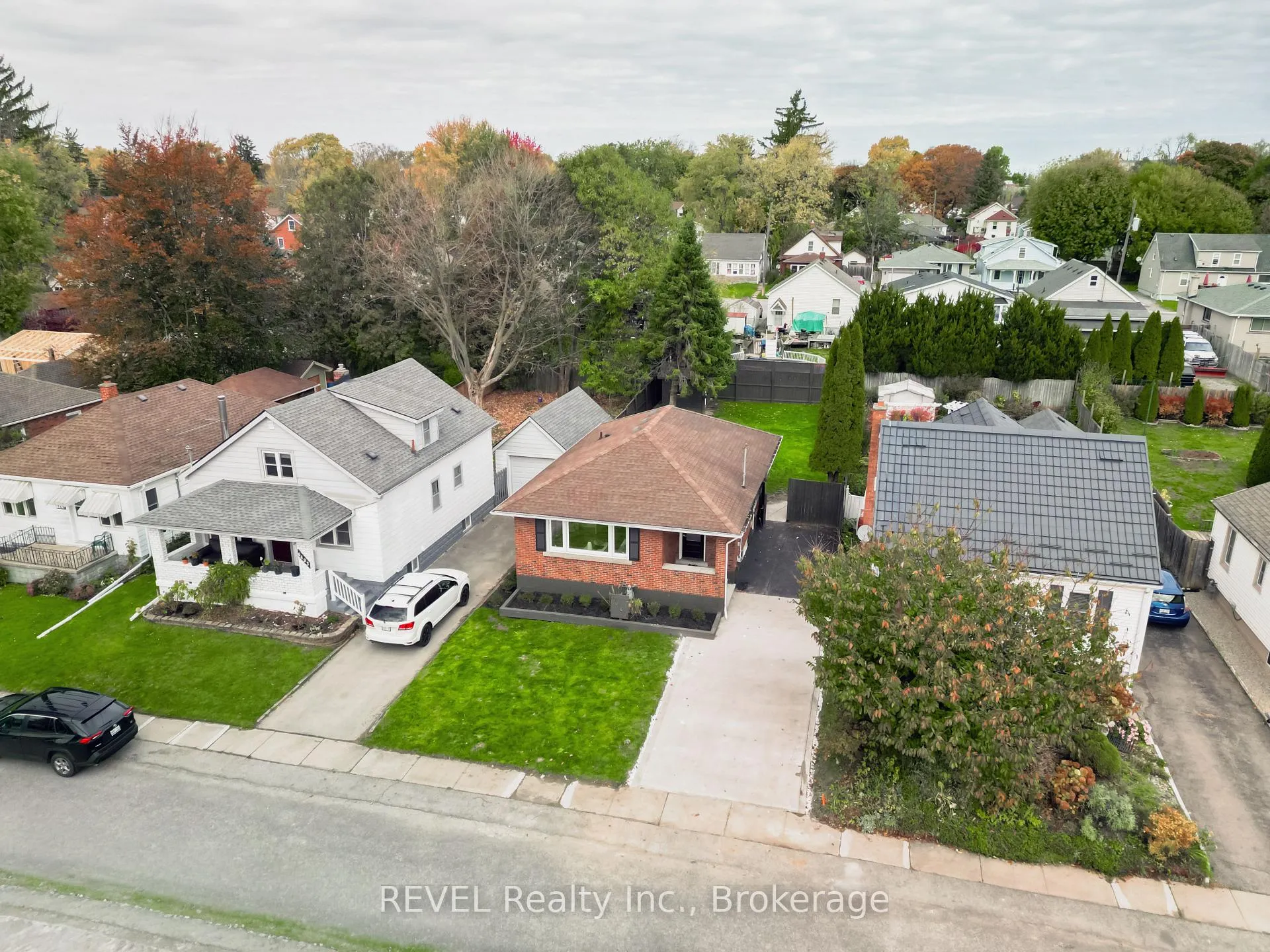 Photo 1 of 6483 Monroe Street, Niagara Falls, Dorchester — HOMEH