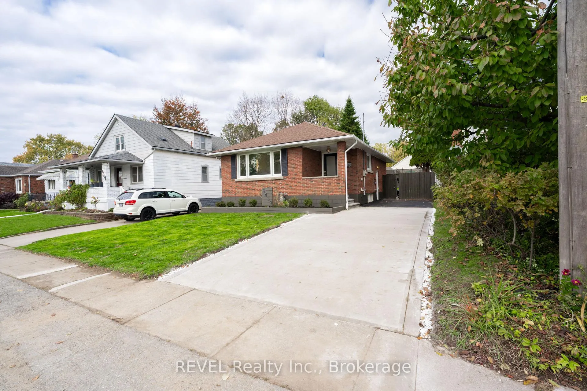 Photo 4 of 6483 Monroe Street, Niagara Falls, Dorchester — HOMEH